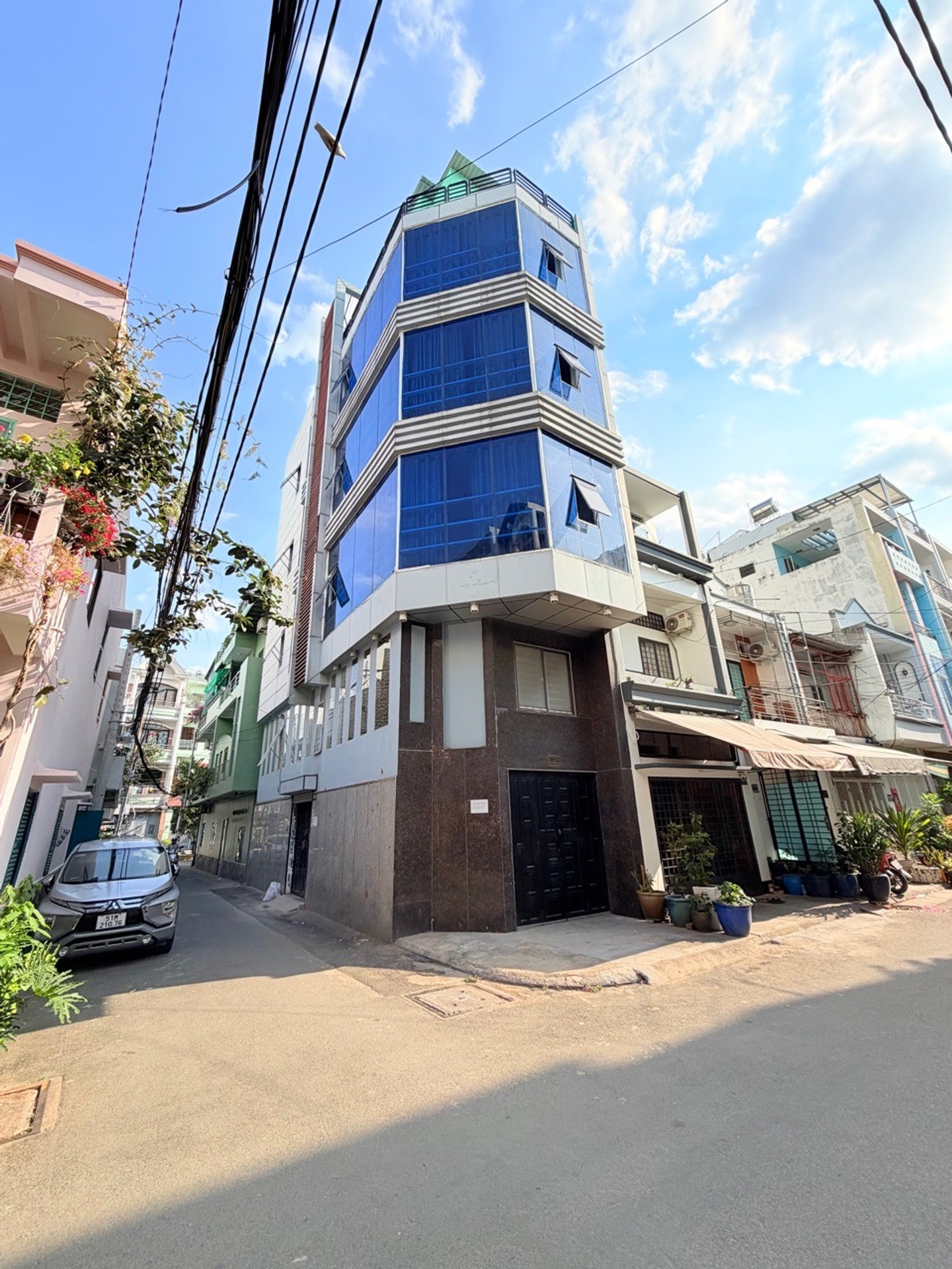 Căn góc không lộ giới 55m2-6 tầng-Lạc Long quân-p.9-Tân Bình