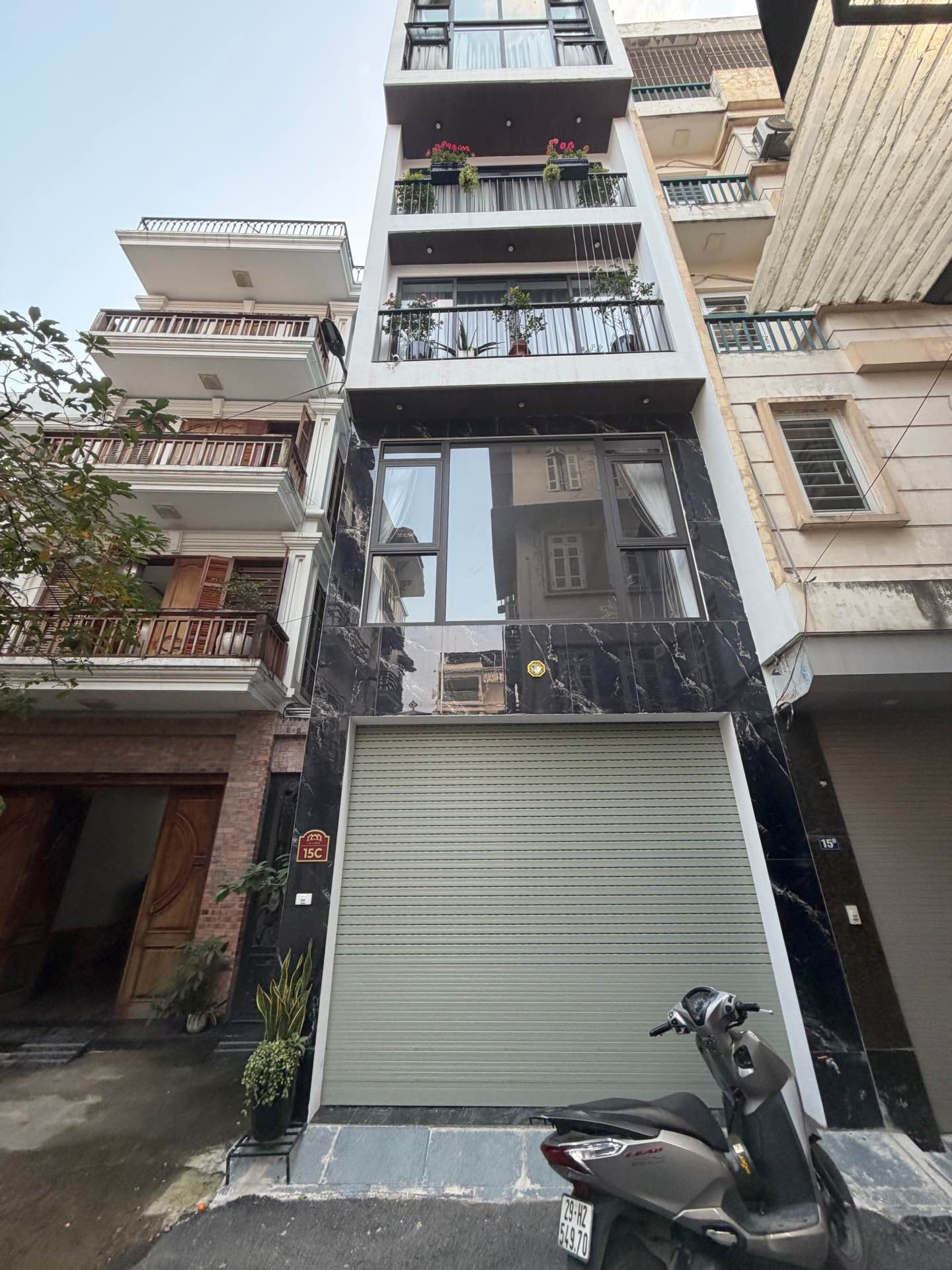 Nhà phố 7 tầng thang máy, gara ô tô tại trung tâm Lâm Du