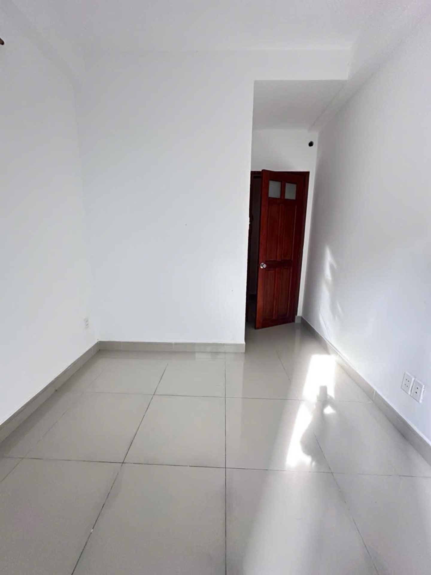Nhà 4 Tầng Hẻm Ba Gác Sát Mặt Tiền Trần Hưng Đạo