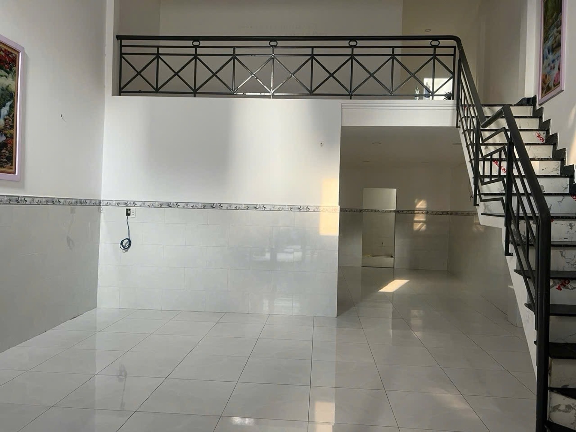 Nhà 2 tầng cho thuê, gần Metro ở Tân Thới Hiệp, hẻm xe tải tiện đi lại