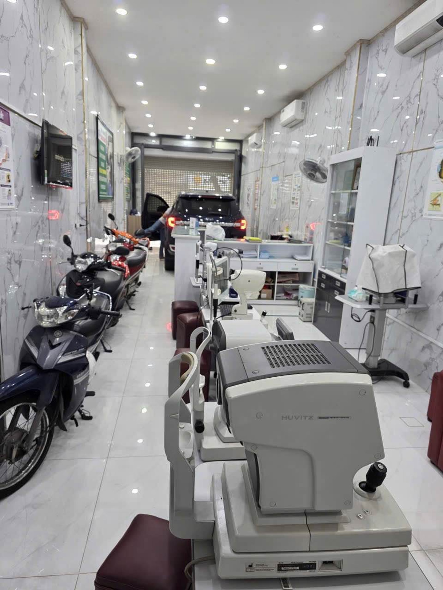 Nhà mặt phố Quận 10 4 tầng, vỉa hè rộng, giá tốt