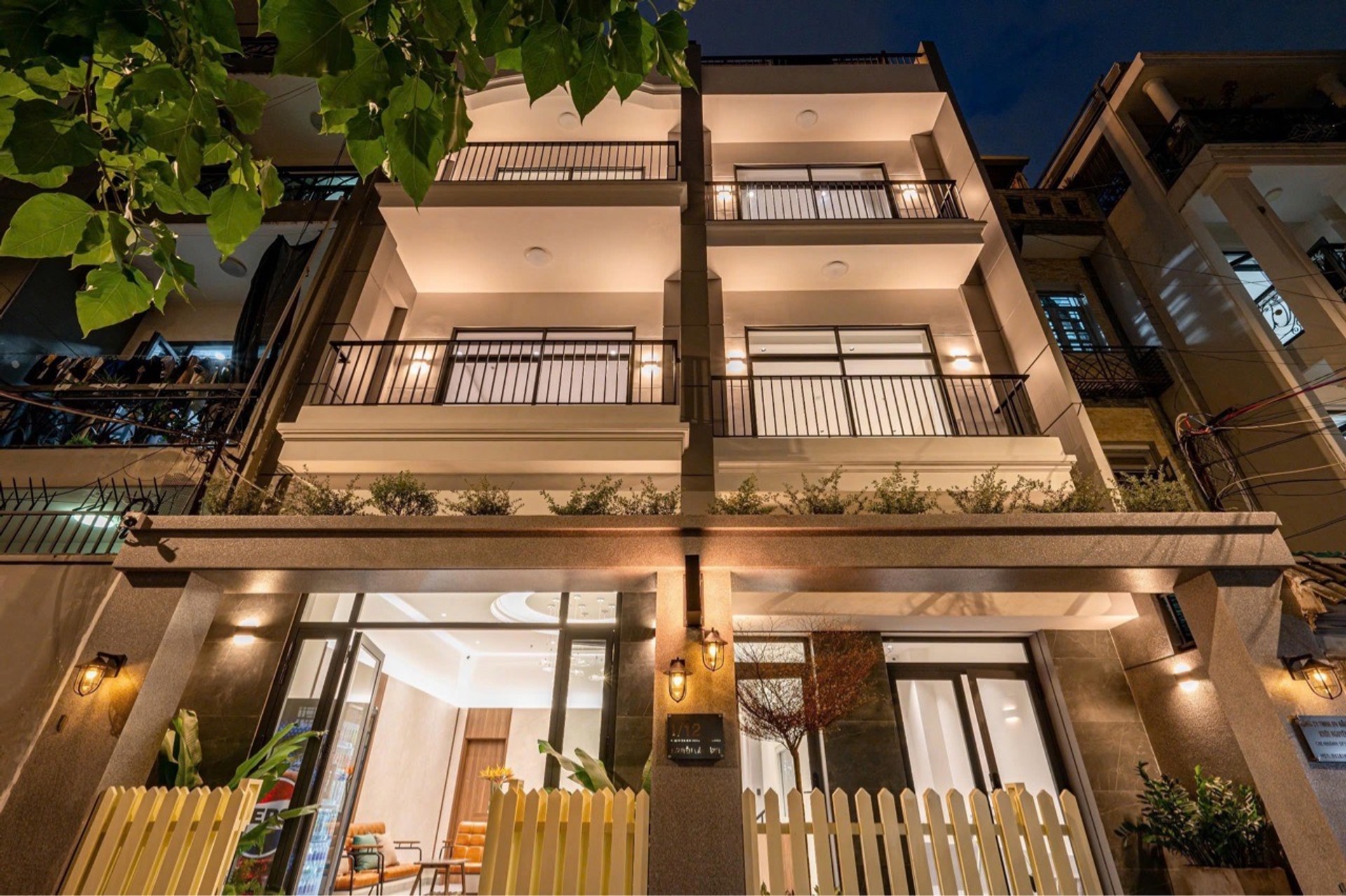 Tòa Nhà Căn Hộ Dịch Vụ 4 Tầng Đẳng Cấp Gần Sân Bay Tân Sơn Nhất, Diện Tích 170m²