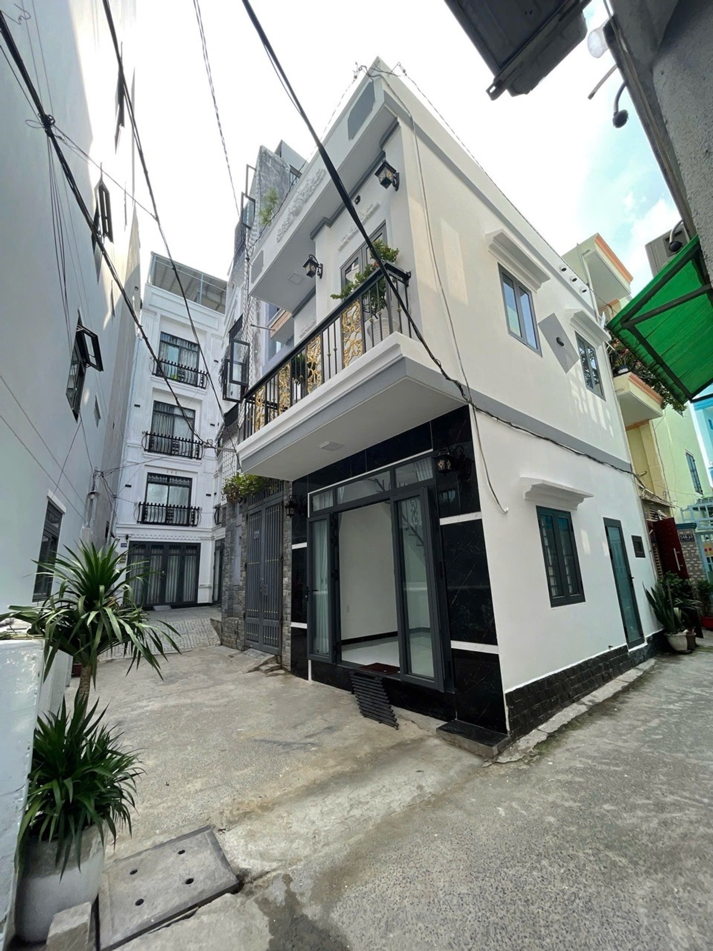 Bán nhà 2 tầng lô góc, 2 mặt thoáng Dương Quảng Hàm, Gò Vấp