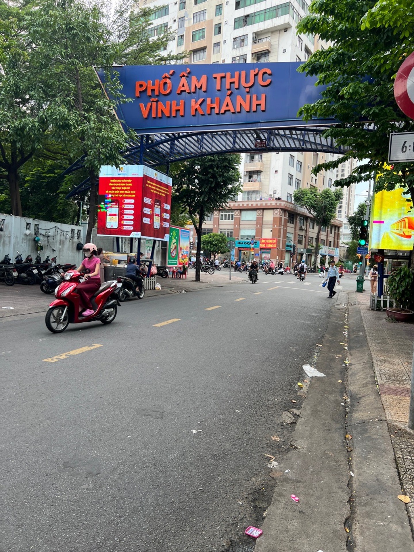 Ngay khu Ẩm thực Vĩnh Khánh - 3 Tầng - Nhỉnh 1 tỷ - Shr