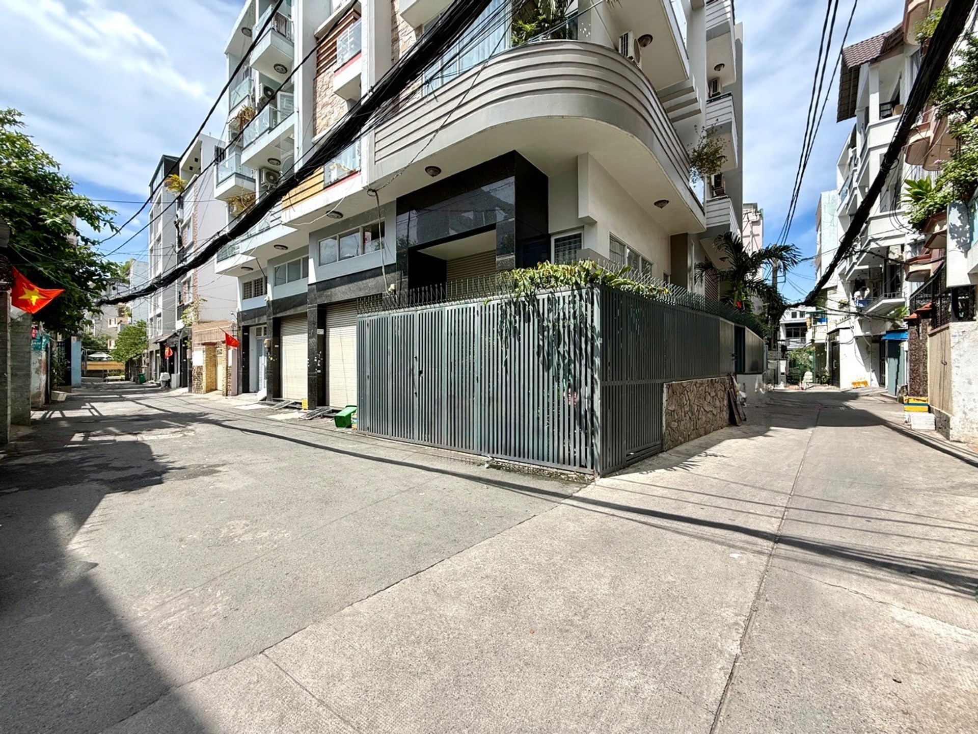 Nhà 2 Tầng Hẻm Xe Hơi Gần Cách Mạng Tháng 8 Quận 10