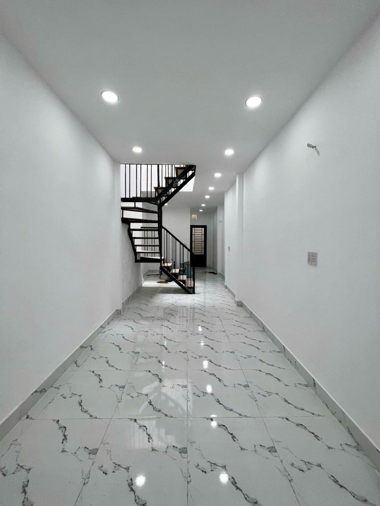 Nhà 2 Tầng Hiện Đại Gần Cư Xá Bắc Hải, Sống Tiện Lợi Quận 10