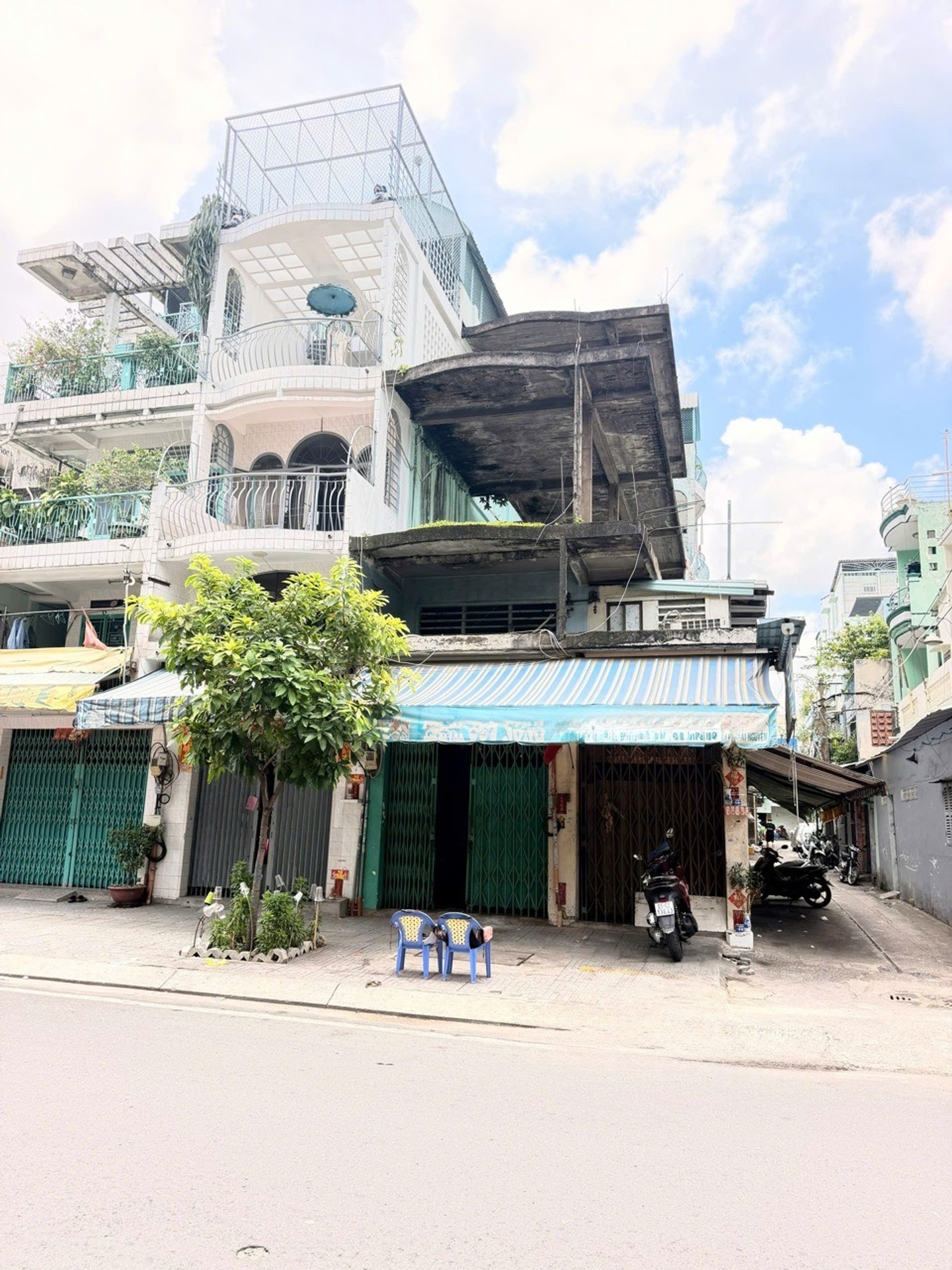 Mặt tiền đường lớn , kinh doanh đa ngành nghề .
Chính chủ một đời . Pháp lý rõ mua bá nhanh.