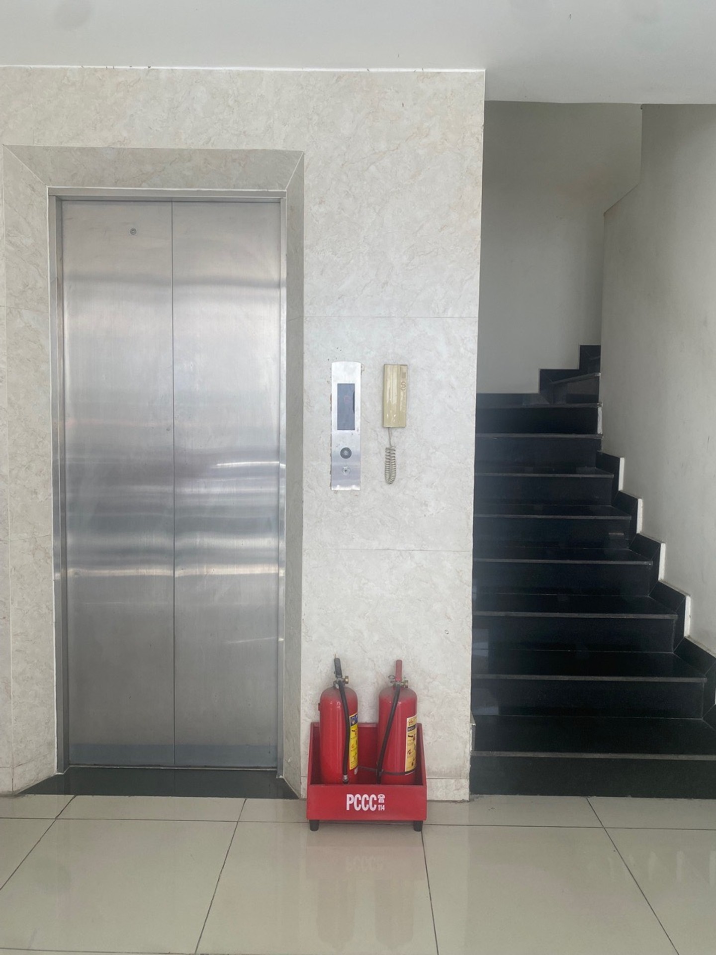 Toà nhà BTCT 6 tầng mặt tiền đắc địa tại trung tâm quận 3