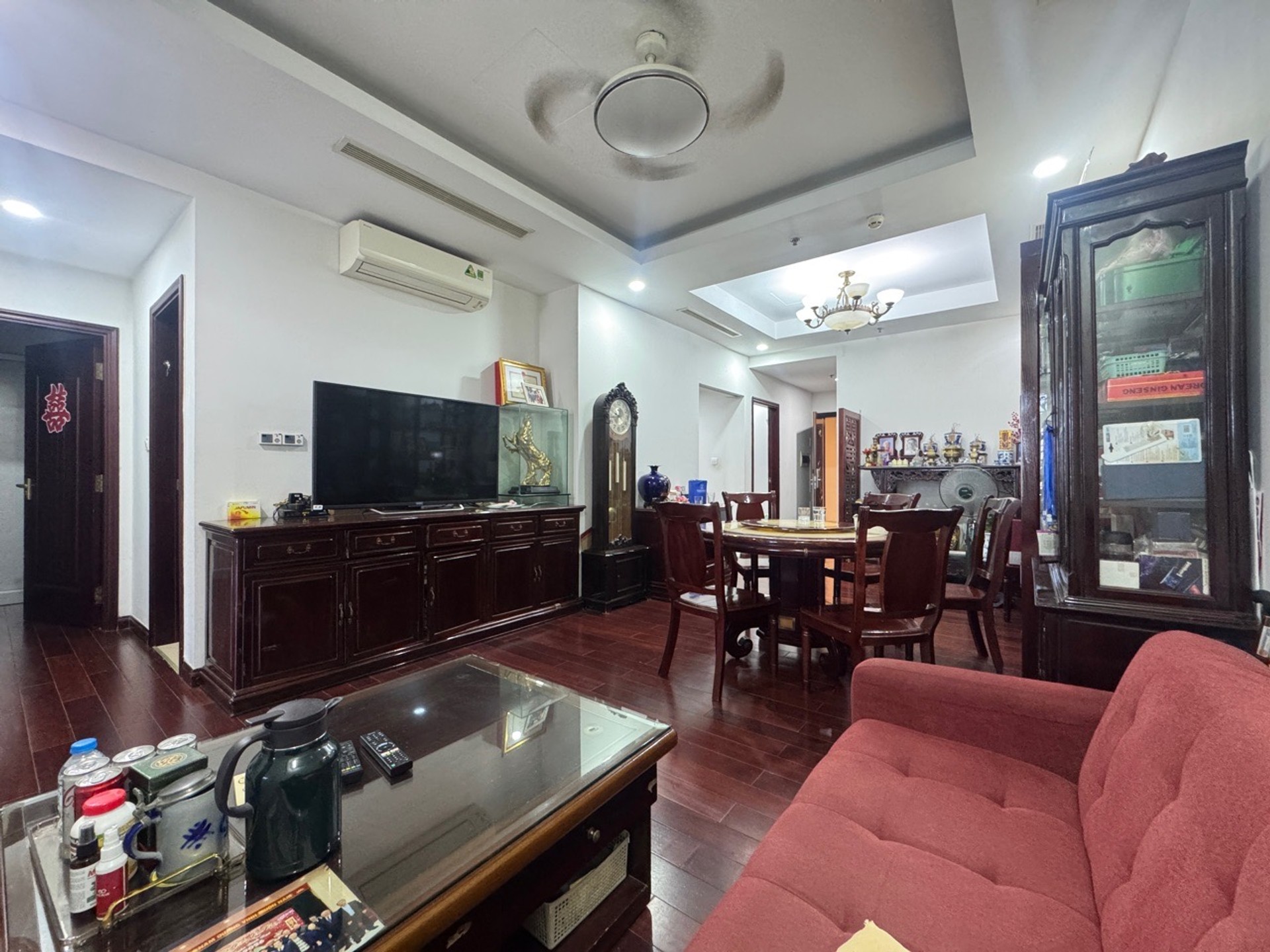 Bán căn hộ chung cư 3 phòng ngủ Royal city Nguyễn Trãi, view toàn thành phố thoáng đẹp