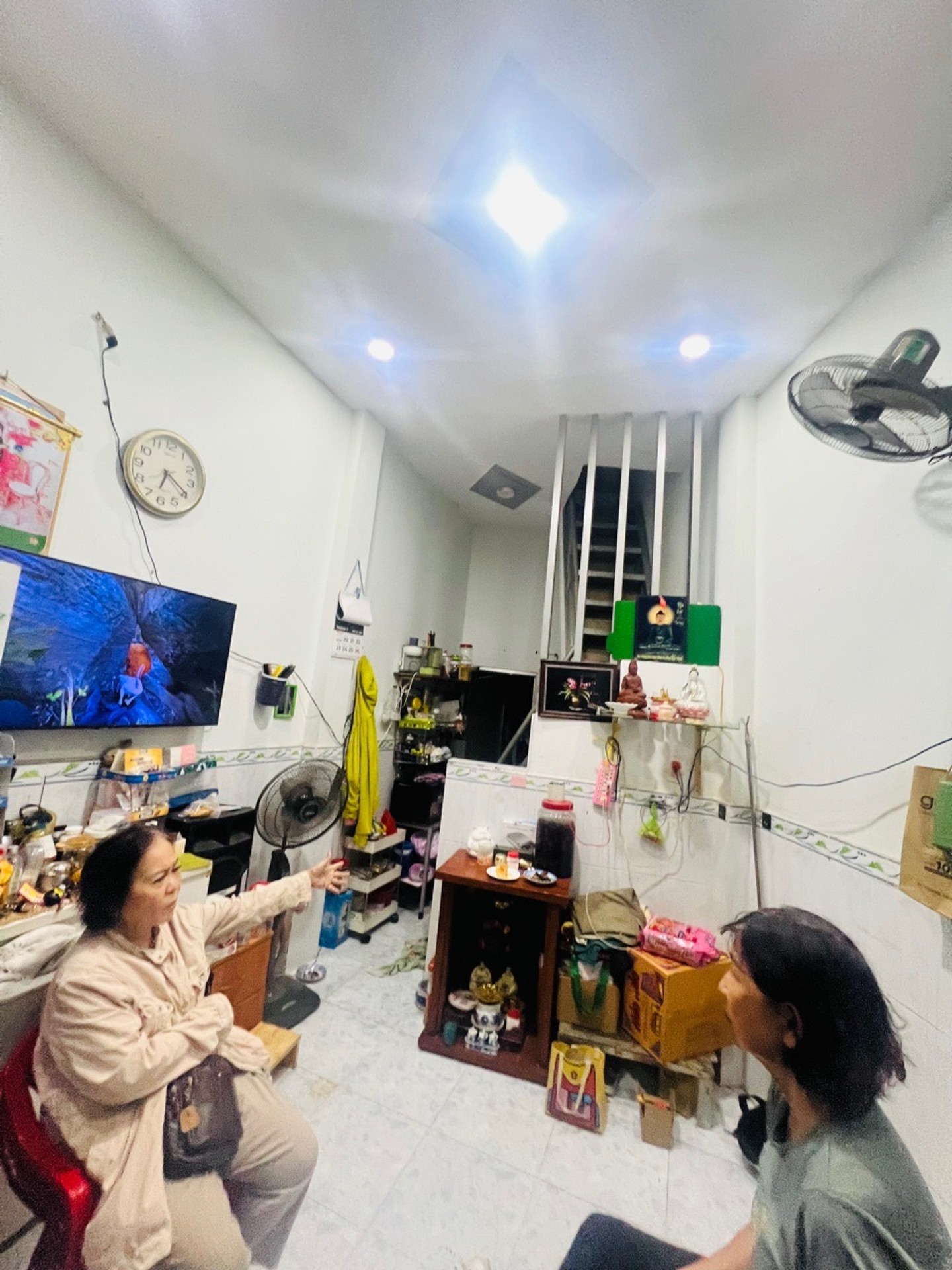 Nhà góc 2 tầng giá hời gần chợ Bùi Văn Ngữ