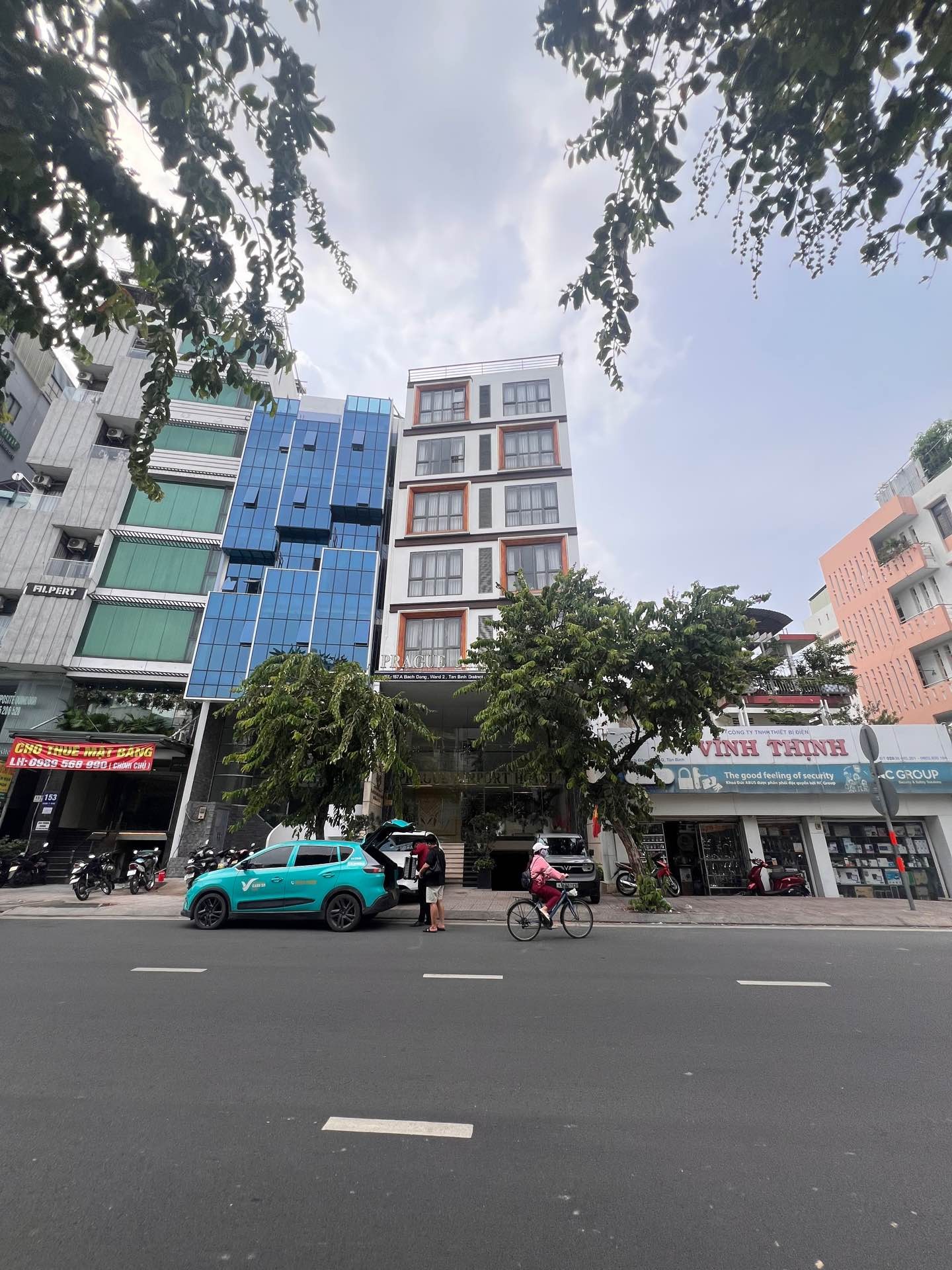 Nhà mặt phố góc 2 mặt tiền, vị trí đắc địa sân bay Tân Sơn Nhất
