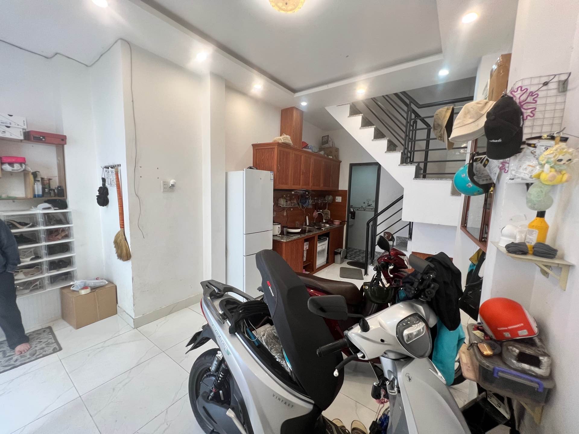 Nhà 3 tầng tiện nghi, giá hợp lý ngay Quận 10