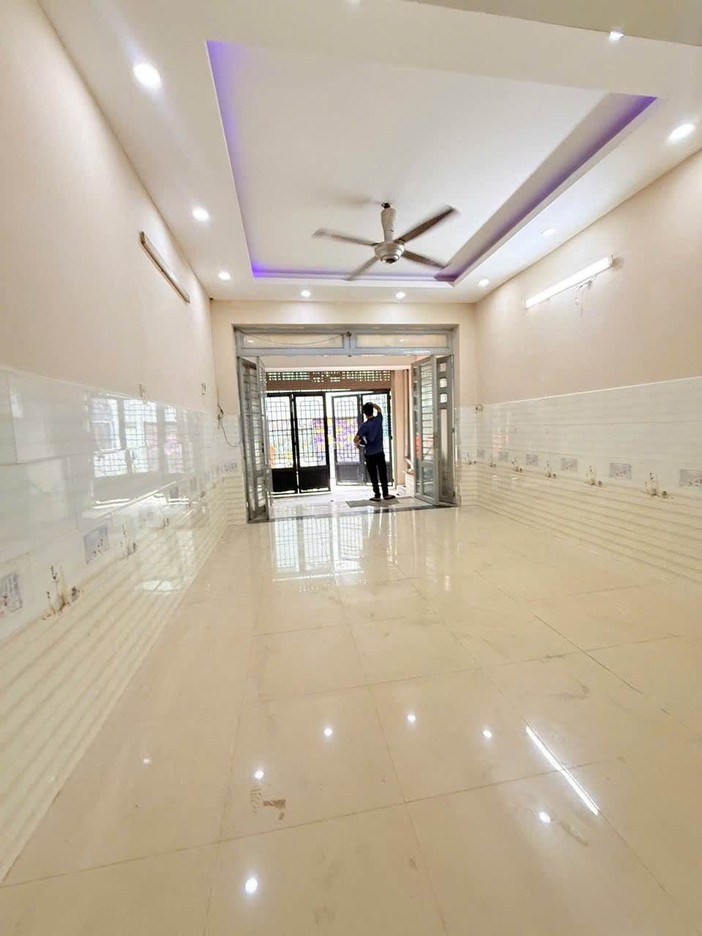 BÁN NHÀ 3 TẦNG 416,THÔNG GÒ XOÀI VÀ LÊ VĂN QUỚI
_Nhà gần chợ ,4PN, Trường học các cấp, tiện ích