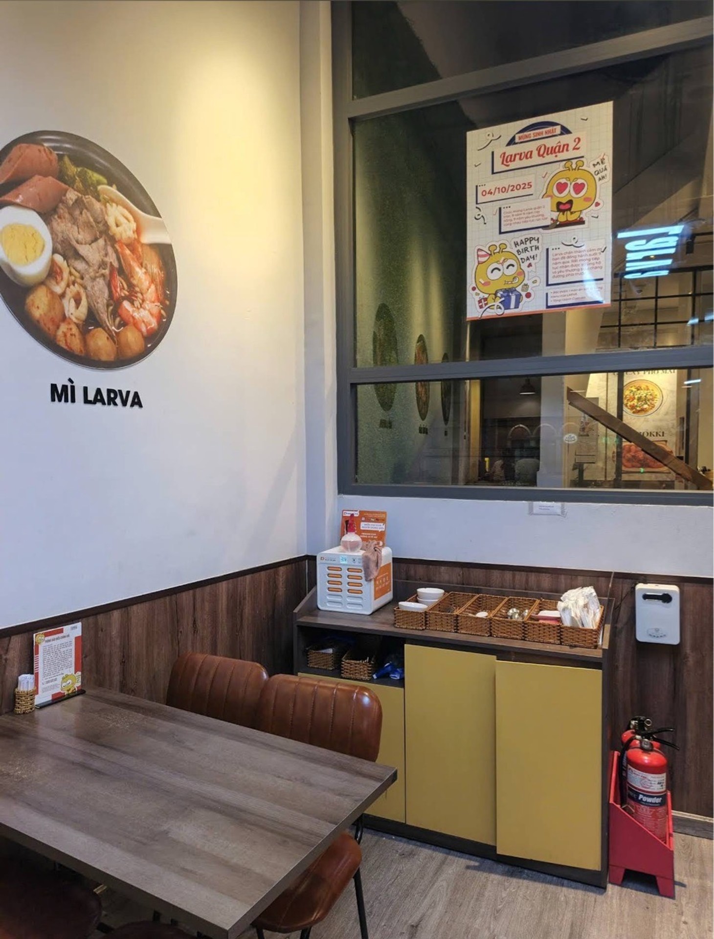 Nhà mặt phố siêu đắc địa tại Tân Sơn Hoà, 3 tầng, thu nhập ổn định
