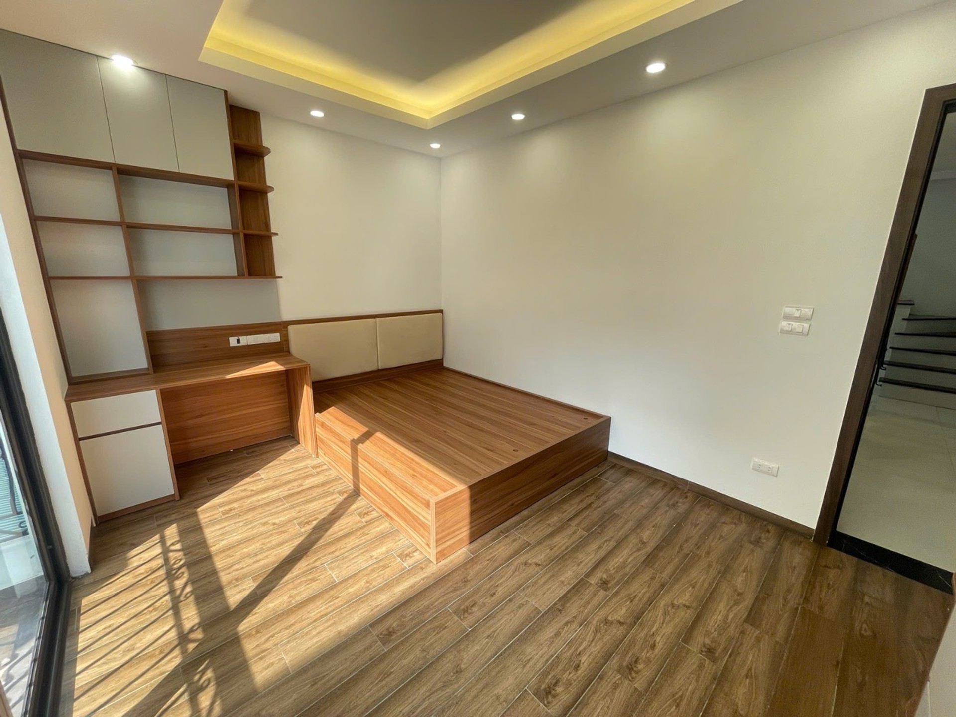 Bán nhà Xuân Phương, Do Nha, 6 tầng thang máy, nội thất xịn, vị trí trung tâm, giá 6.9 tỷ
