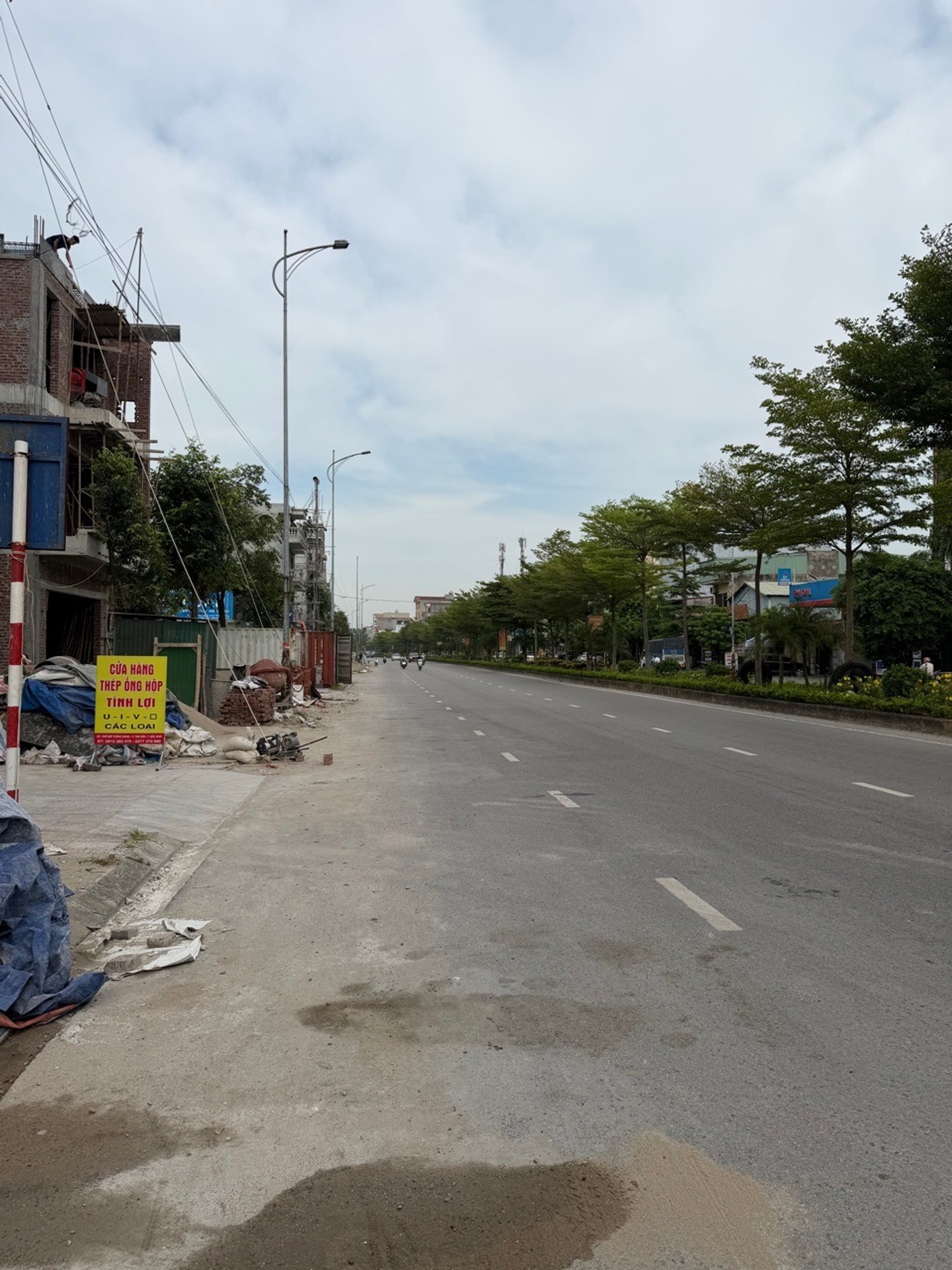 Bán đất mặt phố Minh Khai, vị trí kinh doanh sầm uất, diện tích 100m²