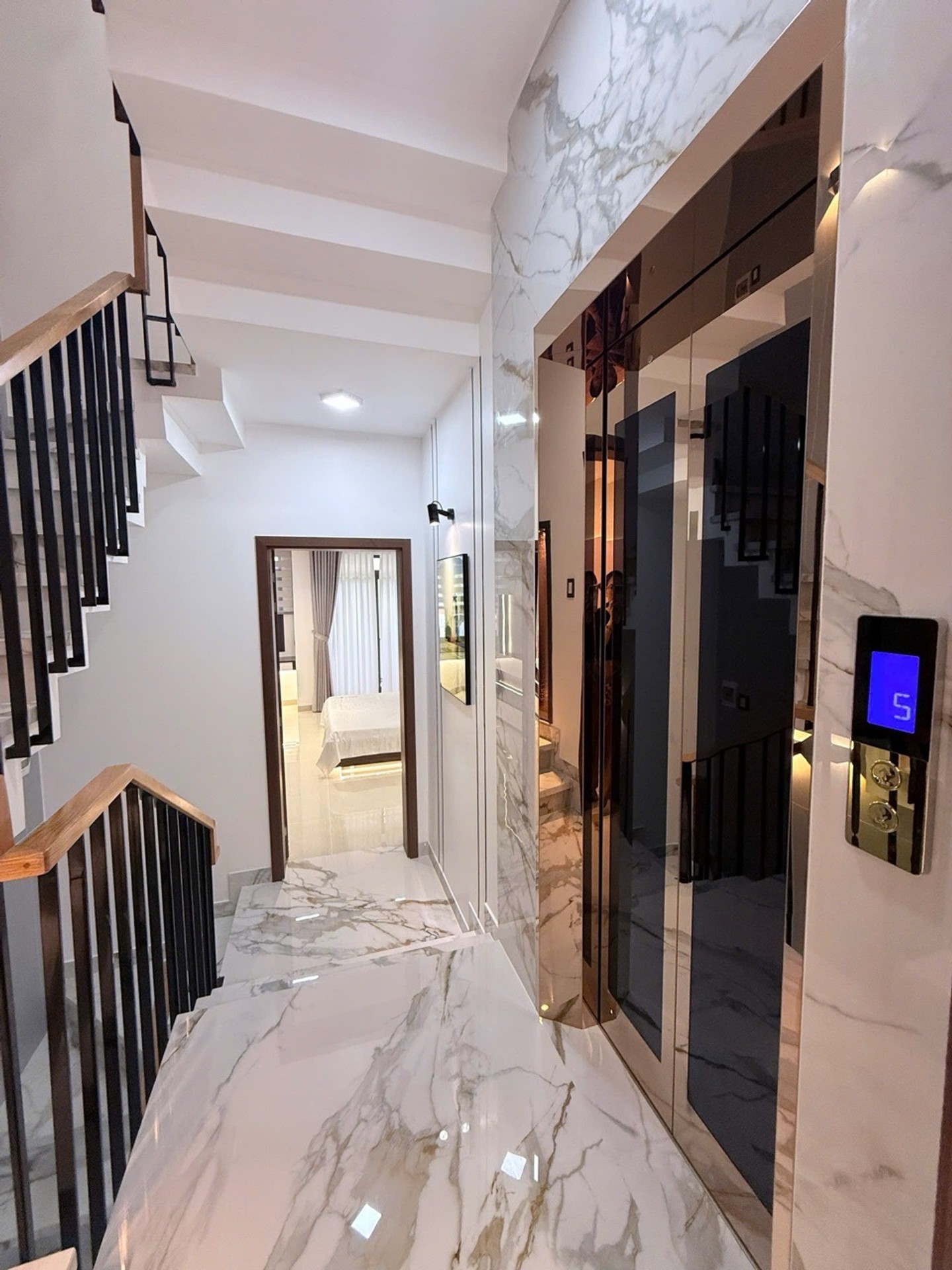 Nhà 6 Tầng Thang Máy, Sang Xịn Hẻm Xe Tải Quận Gò Vấp