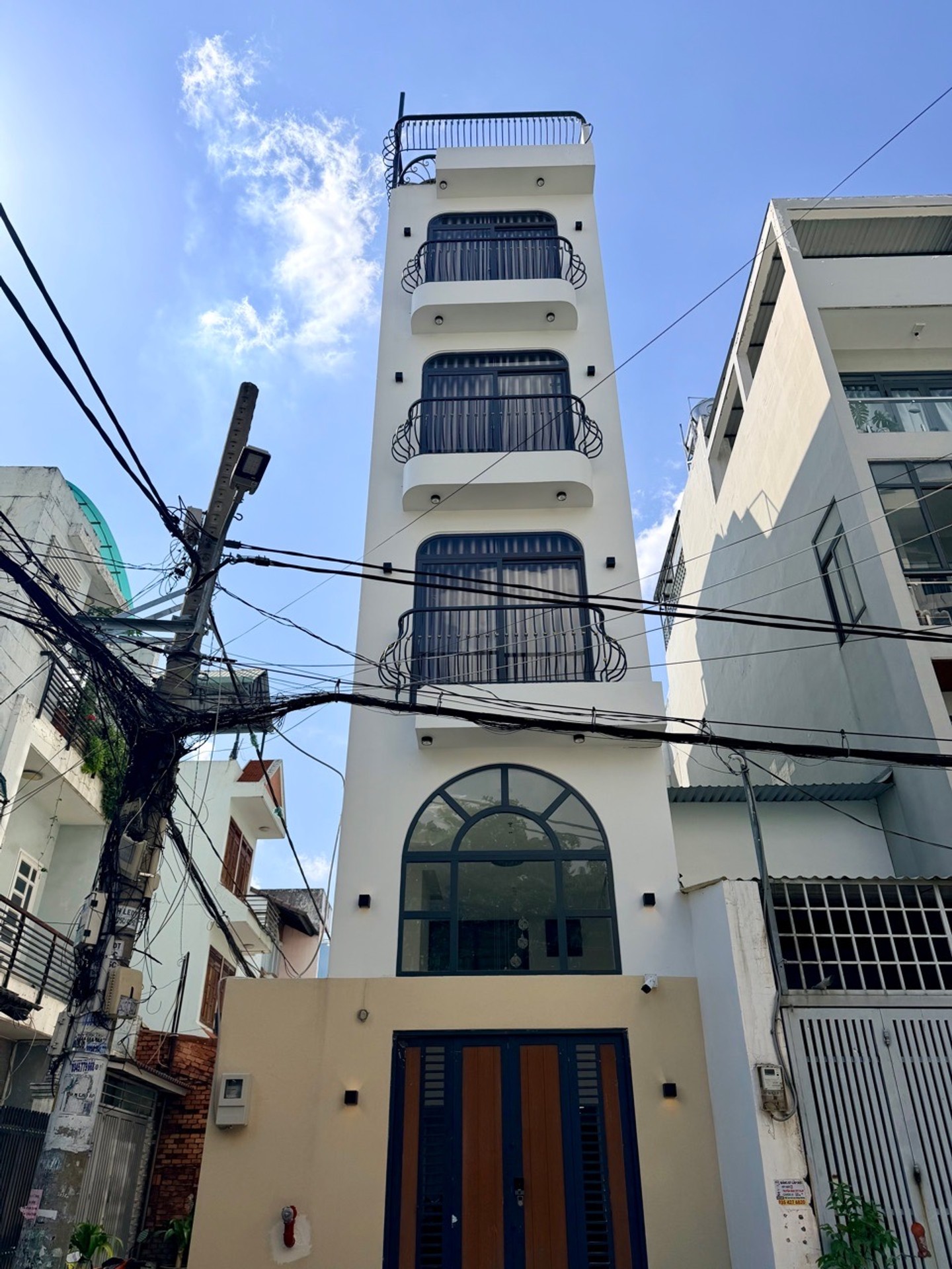 Nhà 6 tầng hiện đại, nội thất siêu chất tại Lê Đức Thọ