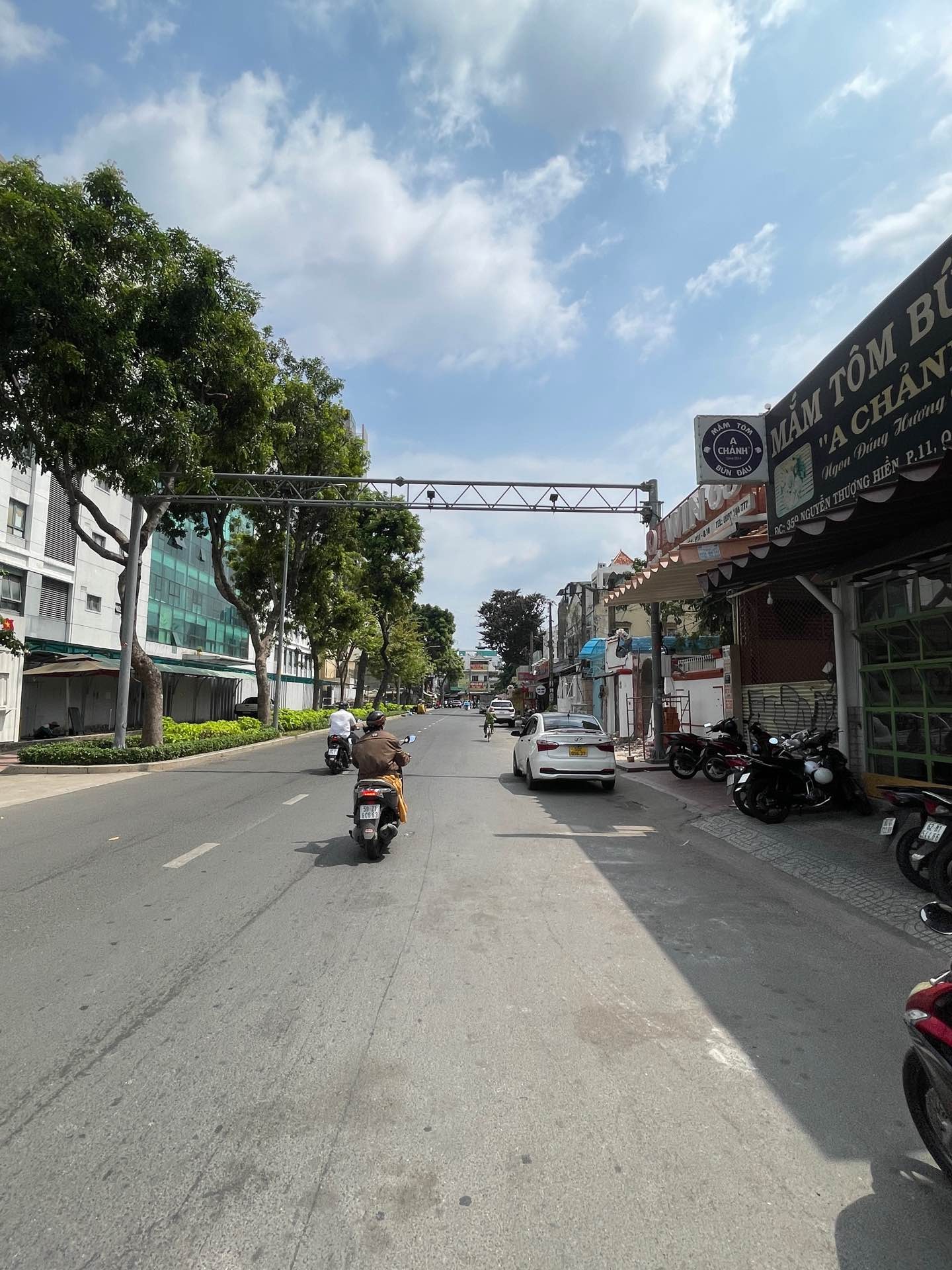 Nhà mặt phố sang trọng, vị trí trung tâm Quận 10, diện tích rộng rãi, mặt tiền đẳng cấp