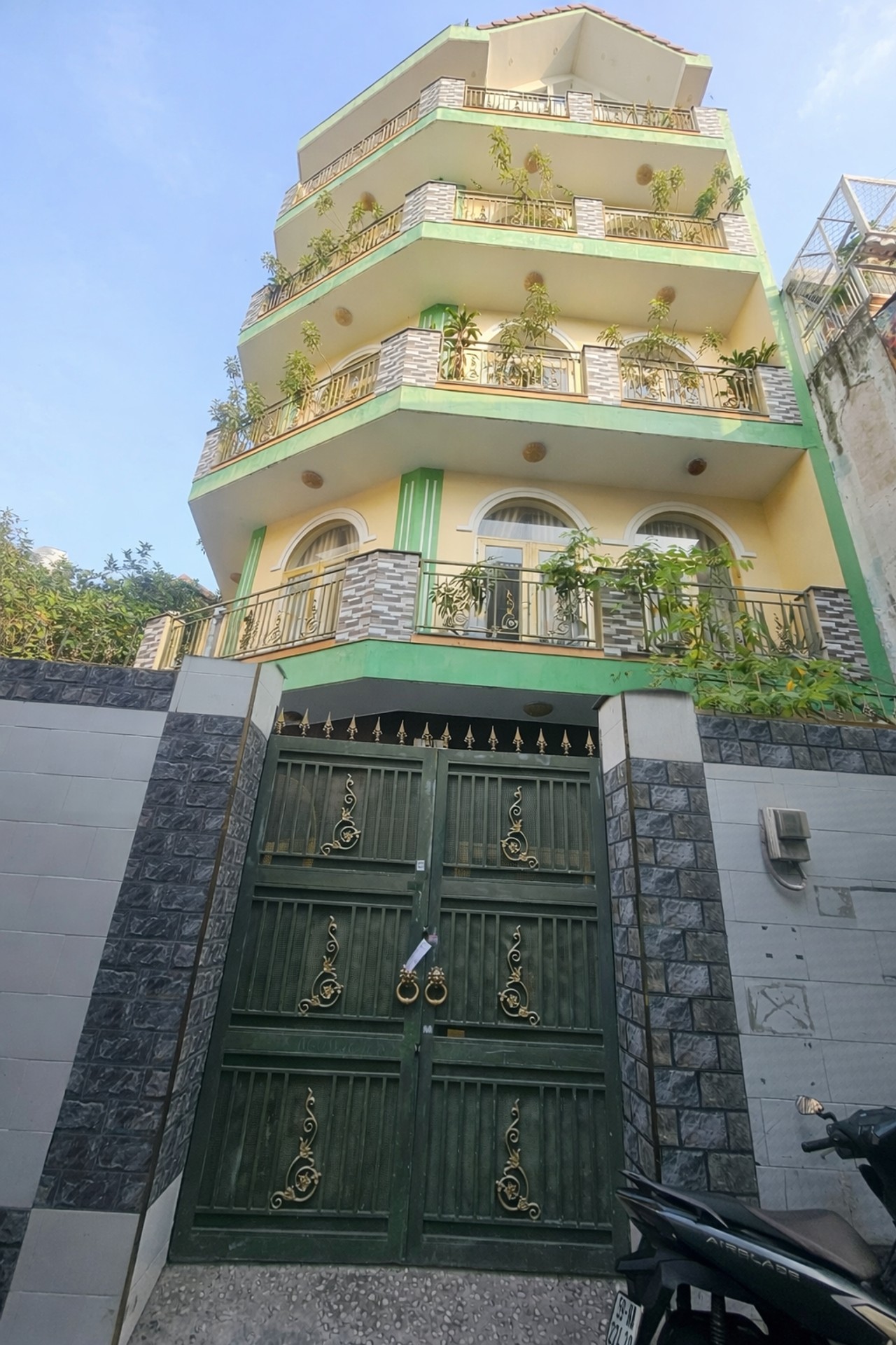 Bán nhà riêng 5 tầng lô góc 2 mặt tiền tại khu vực Cách Mạng Tháng 8, 83m²