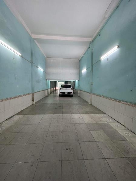 Nhà mặt tiền rộng 4m, diện tích lớn 288m2 tại Tân Bình