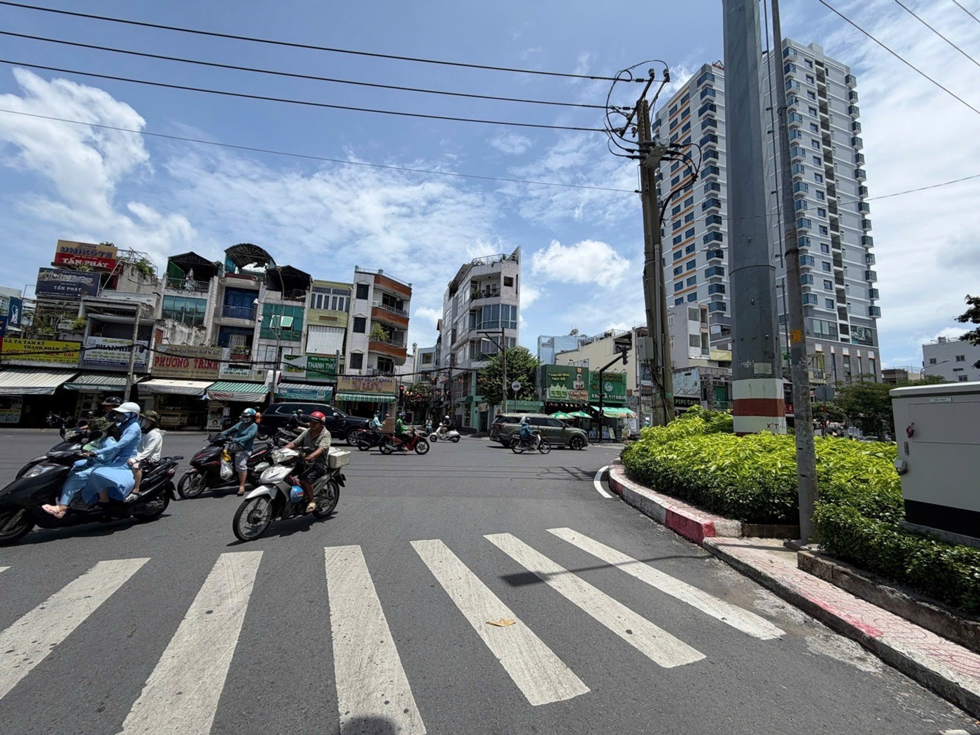 NHÀ 6 TẦNG HẺM OTO LẠC LONG QUÂN - P.BÌNH THỚI (mới)