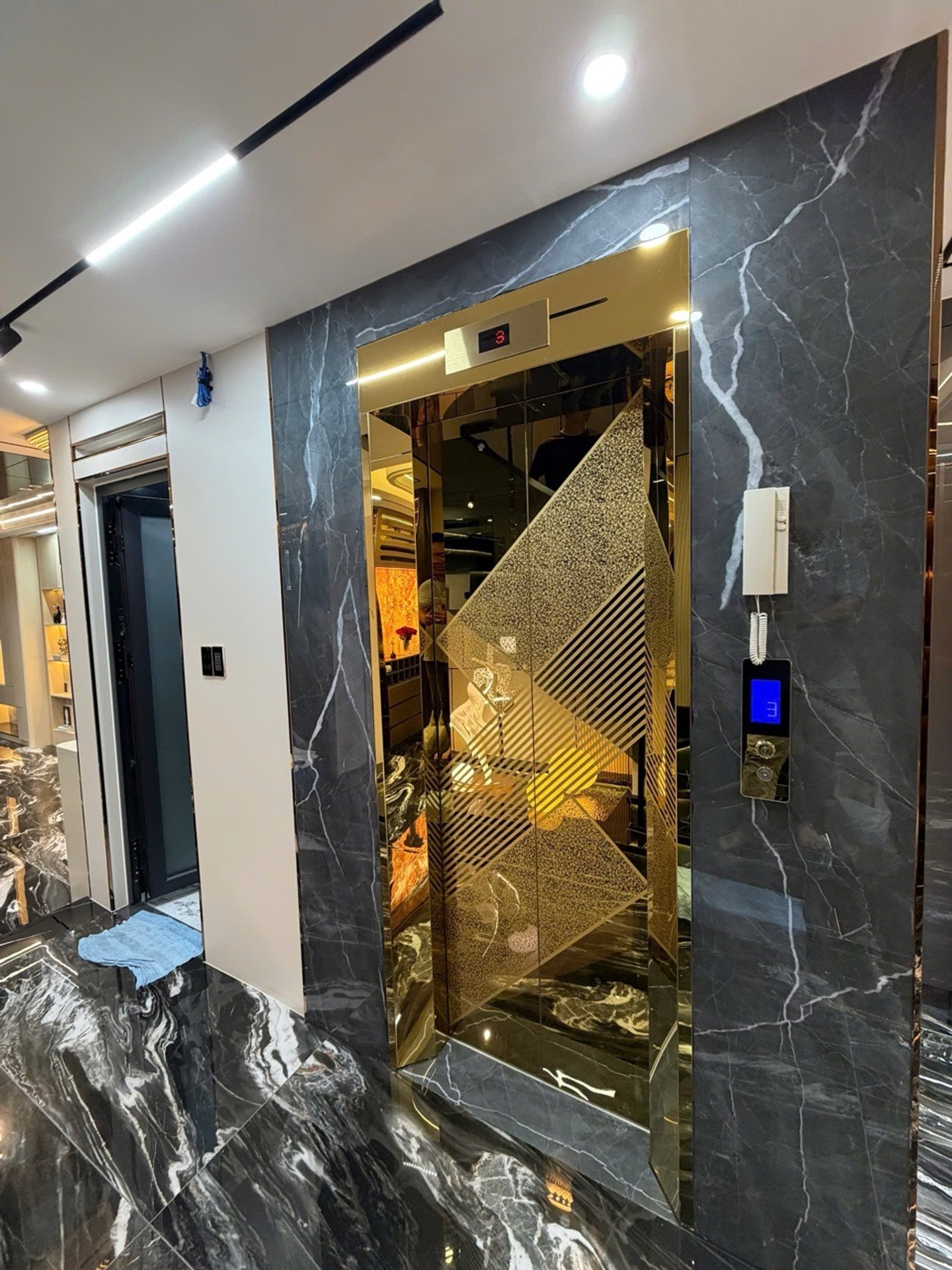 Nhà phố 6 tầng thang máy ngay Công viên Làng Hoa, Gò Vấp