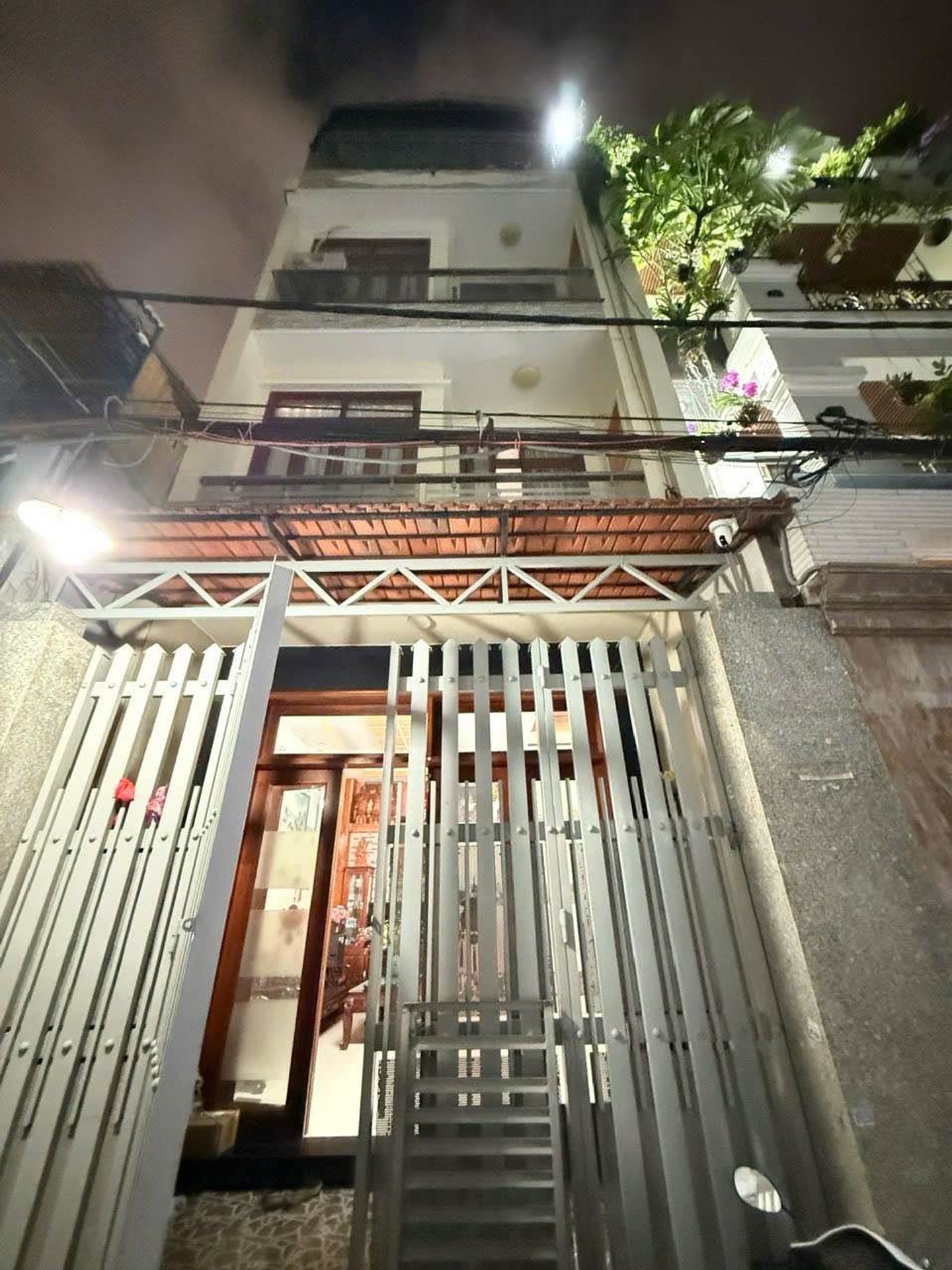 Bán nhà riêng 4 tầng tại Duy Tân, gần chợ Tân Bình, diện tích 66m2