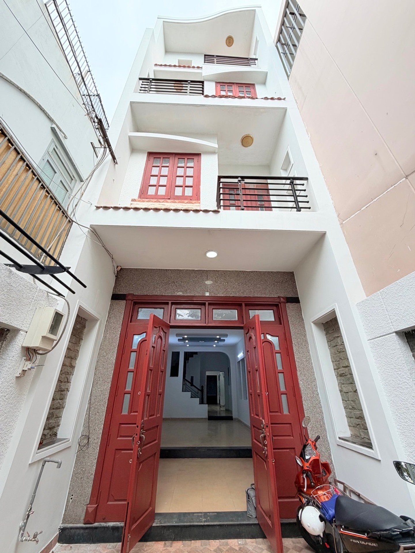 Siêu phẩm nhà mặt phố 4 tầng - Gần AeonMall và Cledone City