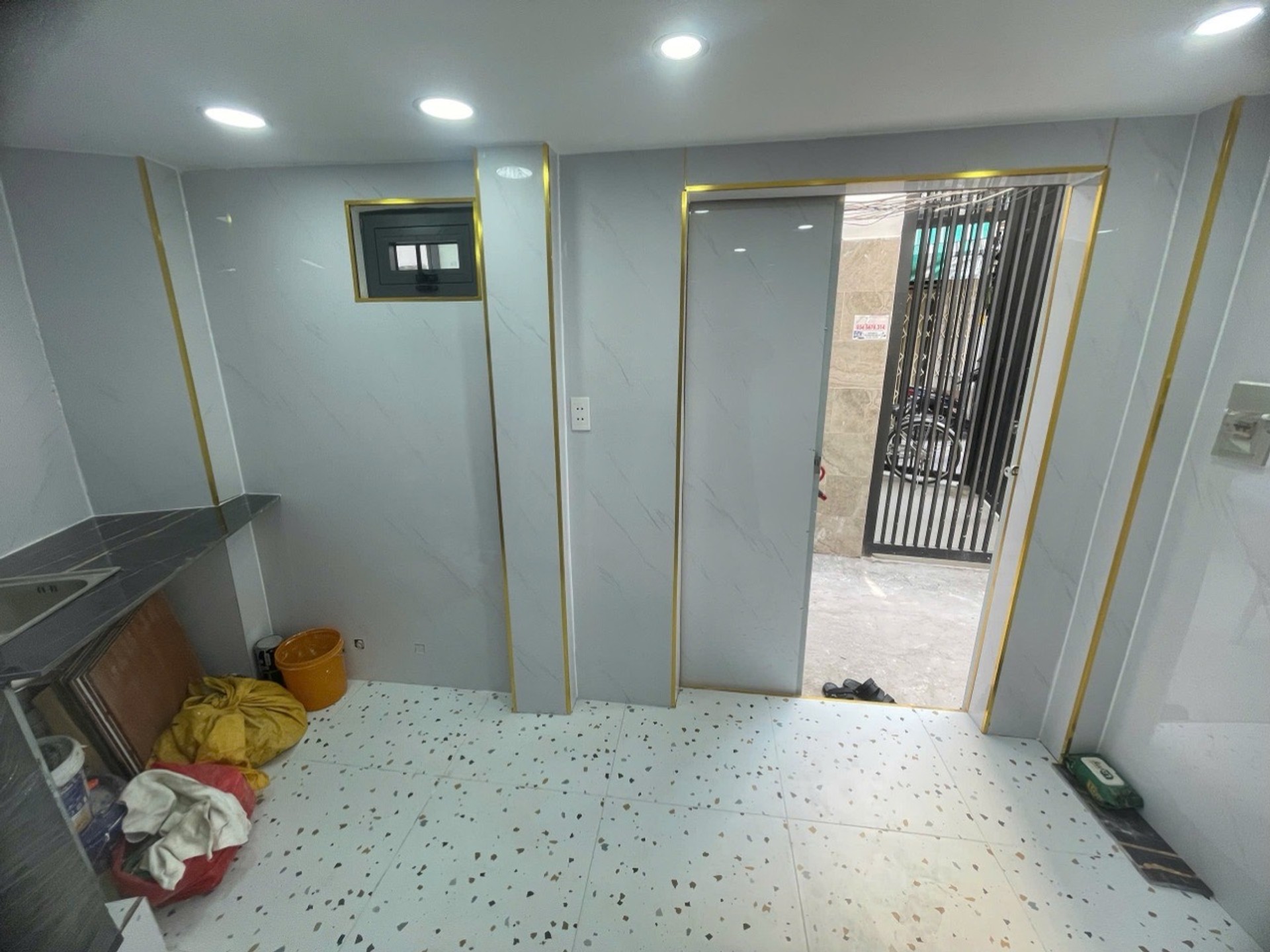 LÔ GÓC 2 MẶT TIỀN - BẾN VÂN ĐỒN Q4 - 3 TẦNG - 1.8 TỶ - FULL NT