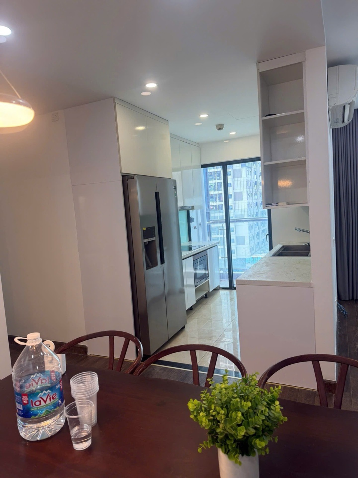 Bán căn hộ lô góc 98m2, 3 phòng ngủ, chung cư Nguyễn Tuân,nội thất nhập khẩu