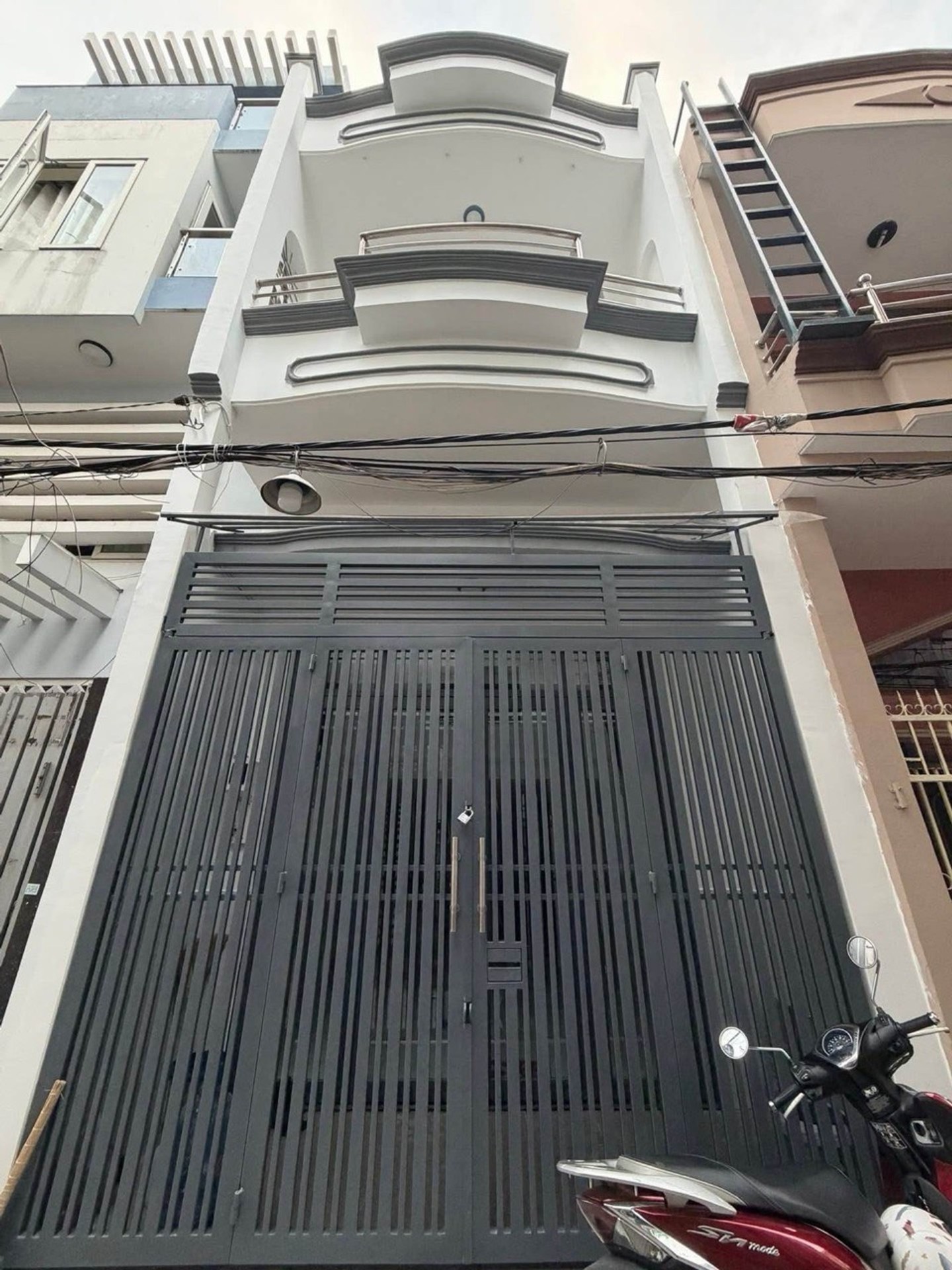 Nhà 3 tầng siêu xịn ở Vườn Lài, Tân Phú giá cực mềm