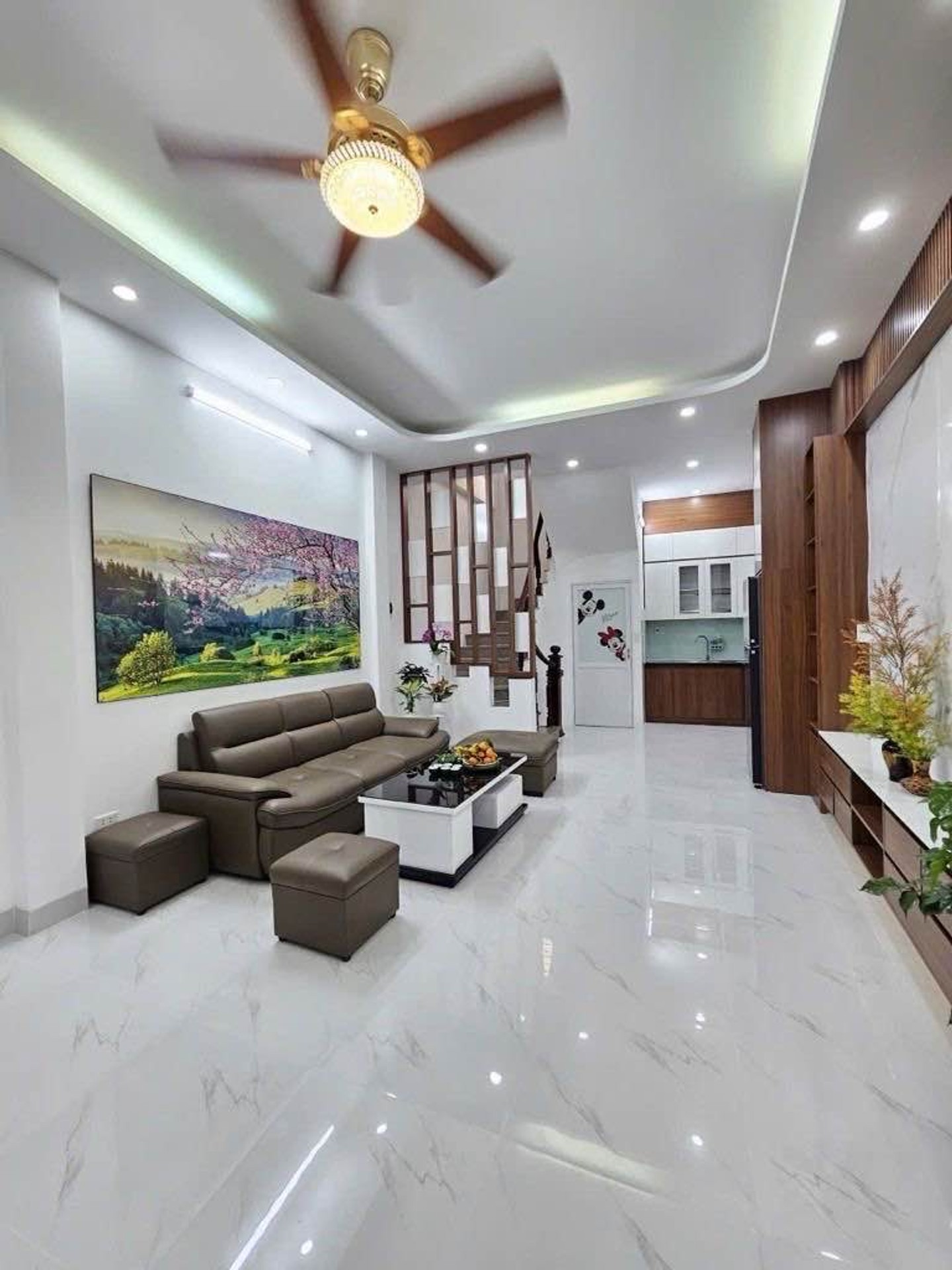 Bán nhà 4 tầng lô góc trung tâm Cầu Giấy, gần phố, sổ đỏ chính chủ