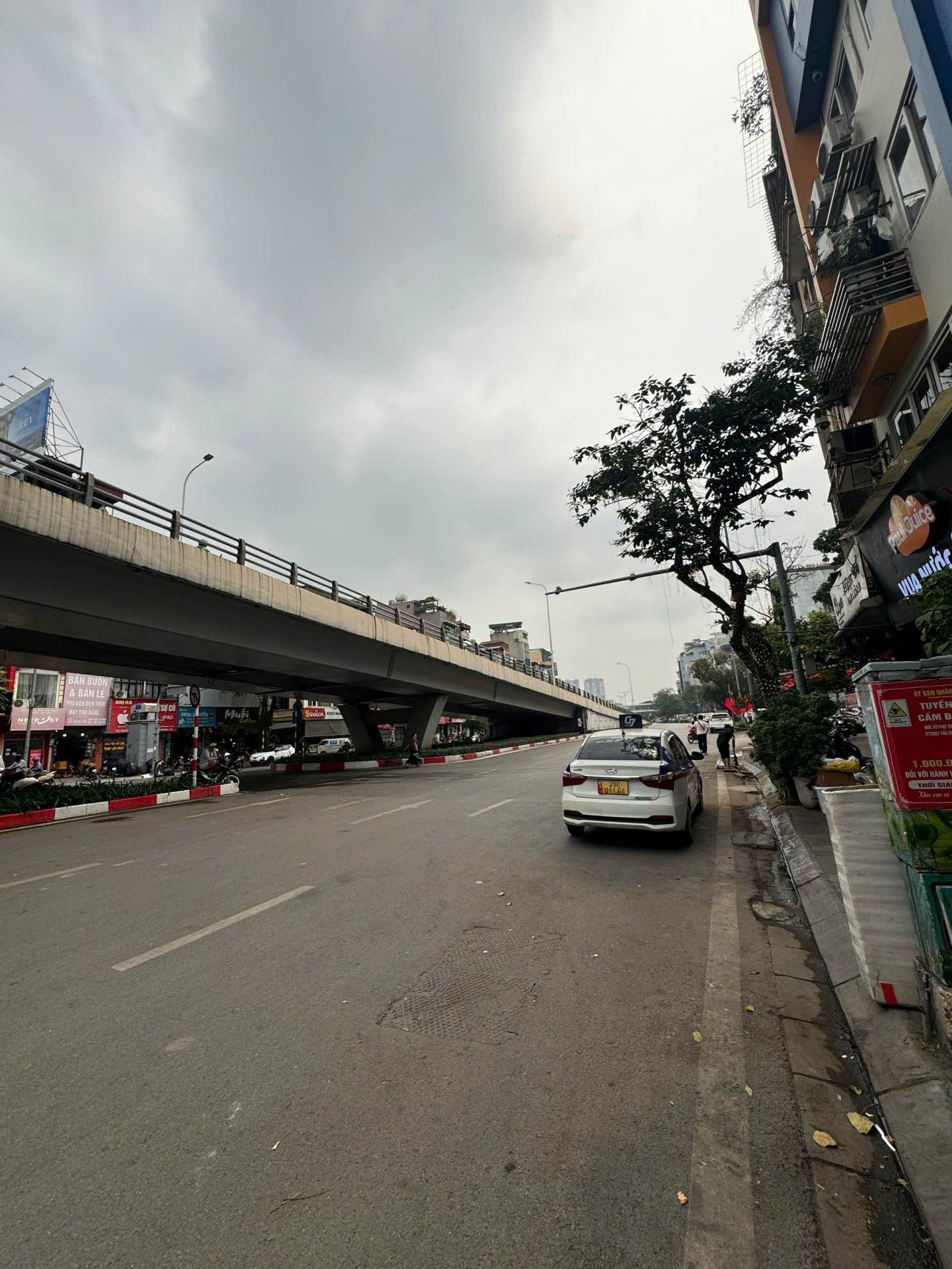 Bán nhà mặt phố Trần Khát Chân - quận Hai Bà Trưng, vỉa hè rộng, kinh doanh, 10.5 tỷ