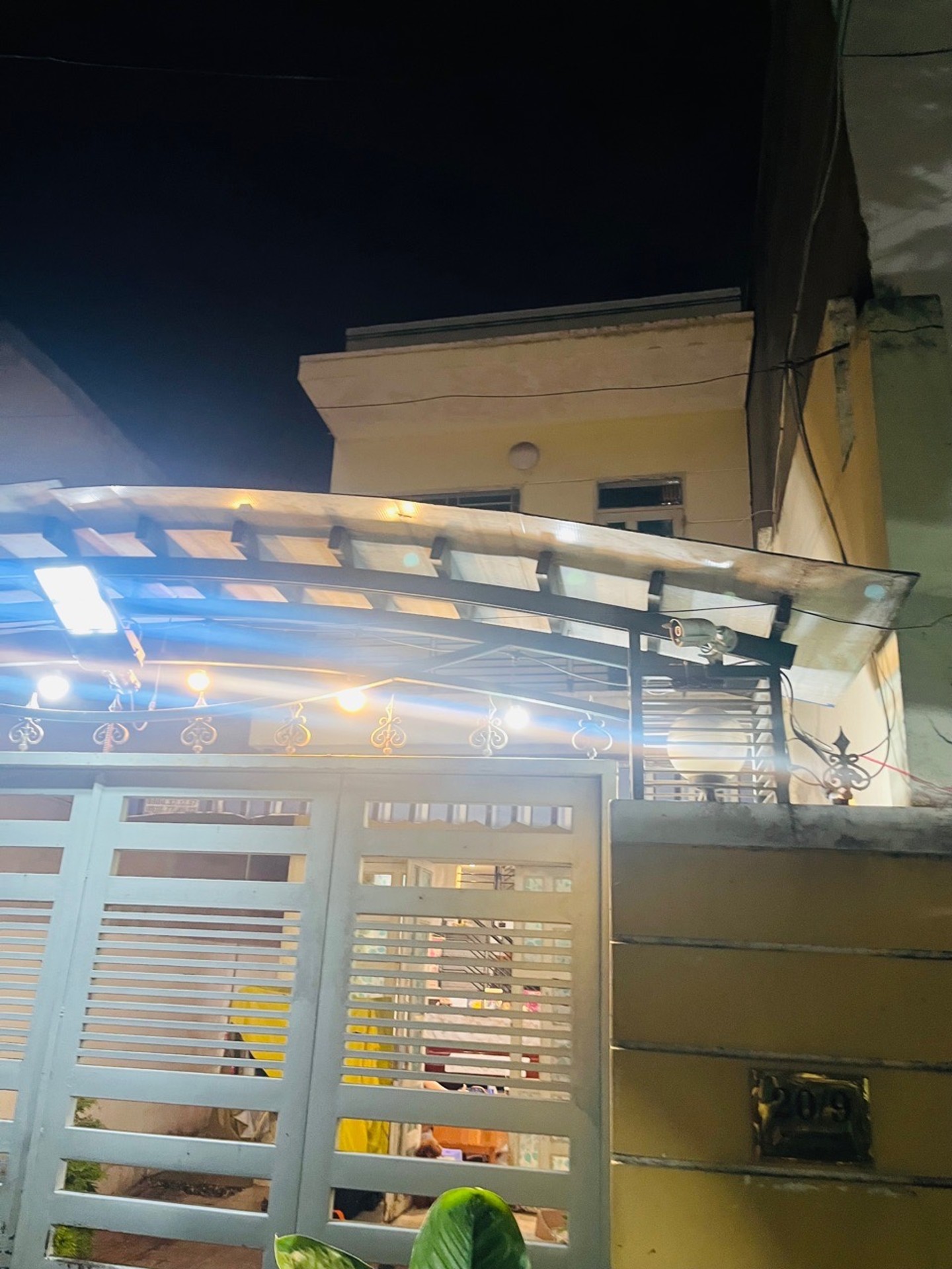 Bán nhà riêng 2 tầng 125m² tại trung tâm Nguyễn Thị Thập, giá tốt