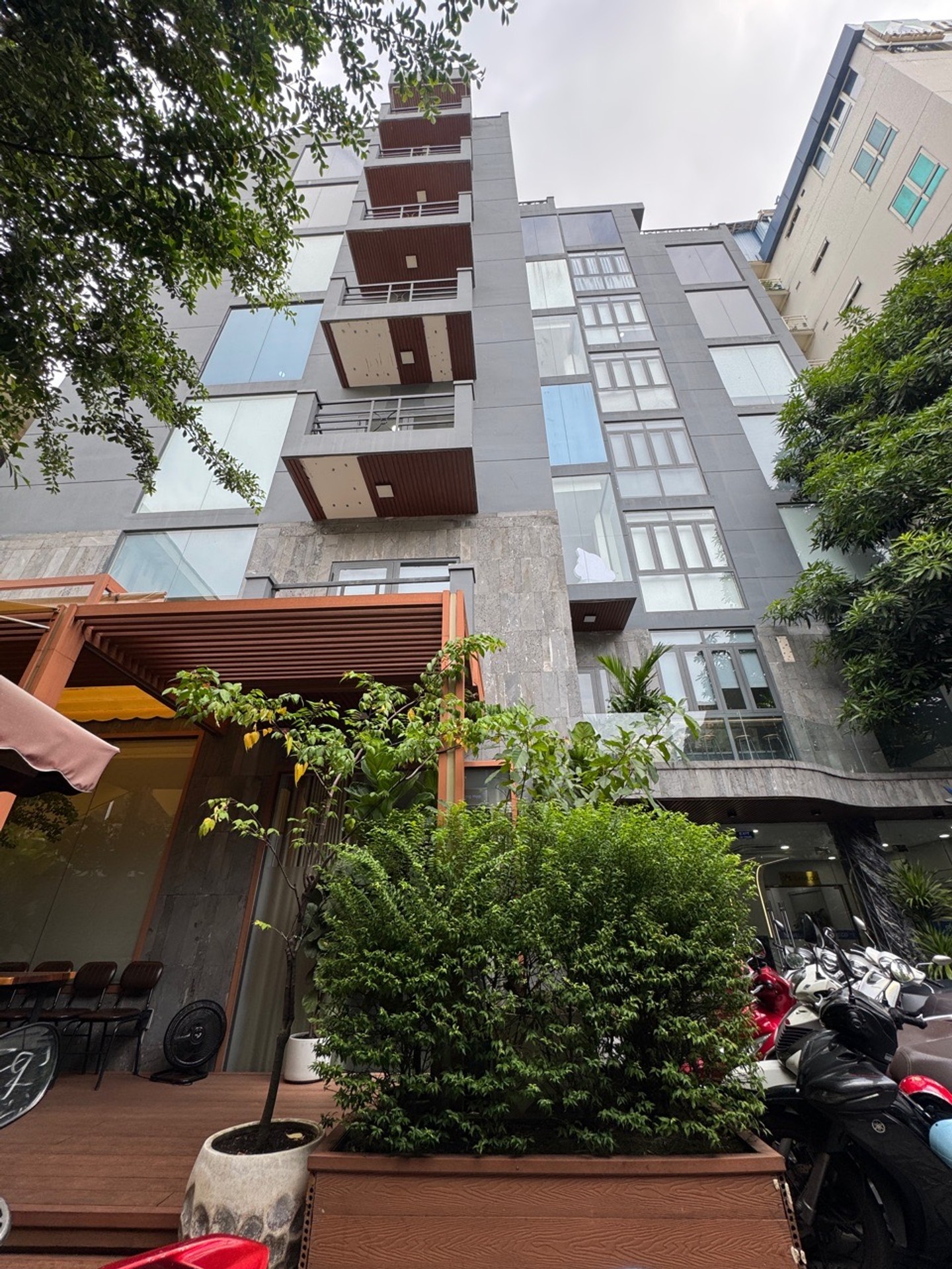 Toà nhà văn phòng 8 tầng với quỹ đất lớn tại trung tâm Quận 1