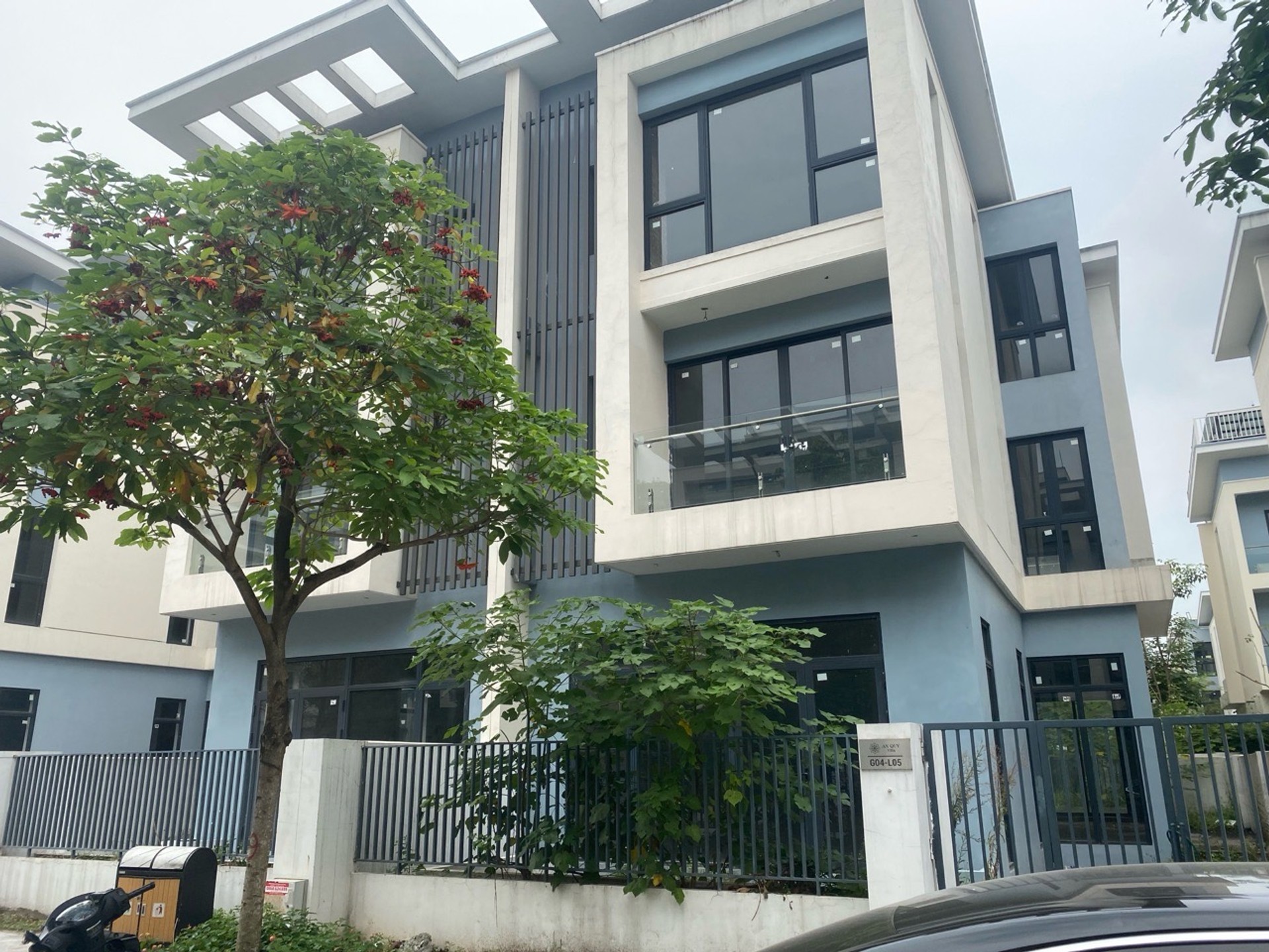 Bán biệt thự 4 tầng mặt tiền 9m ở Dương Nội 198m2. giá 42 tỷ
