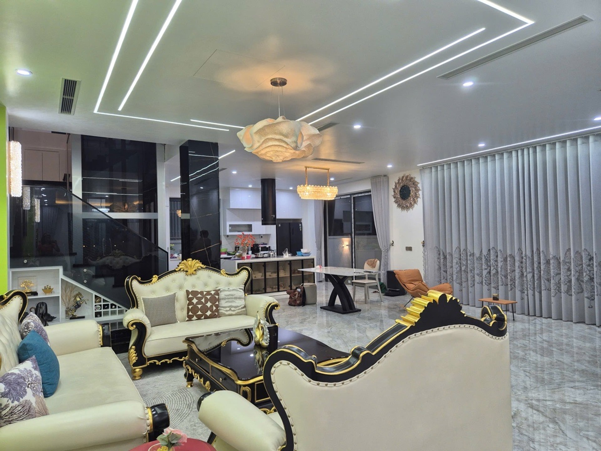 Bán biệt thự 3 tầng tại Vĩnh Niệm, diện tích 240 m2, có thang máy, thiết kế cao cấp