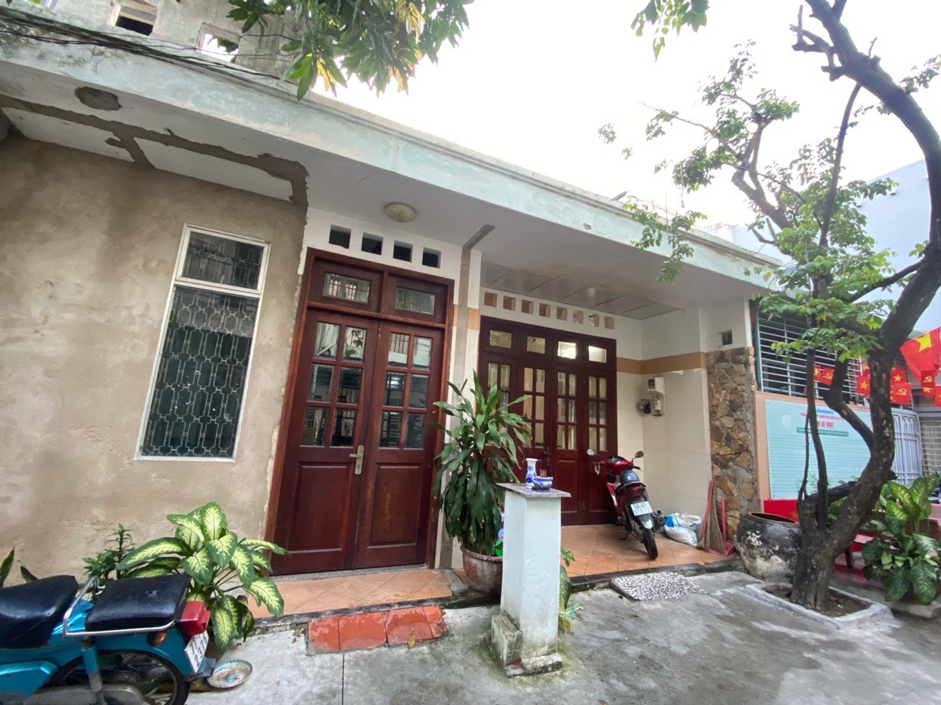 Nhà 2 căn liền hẻm nông gần công viên Gia Định, Phạm Văn Đồng