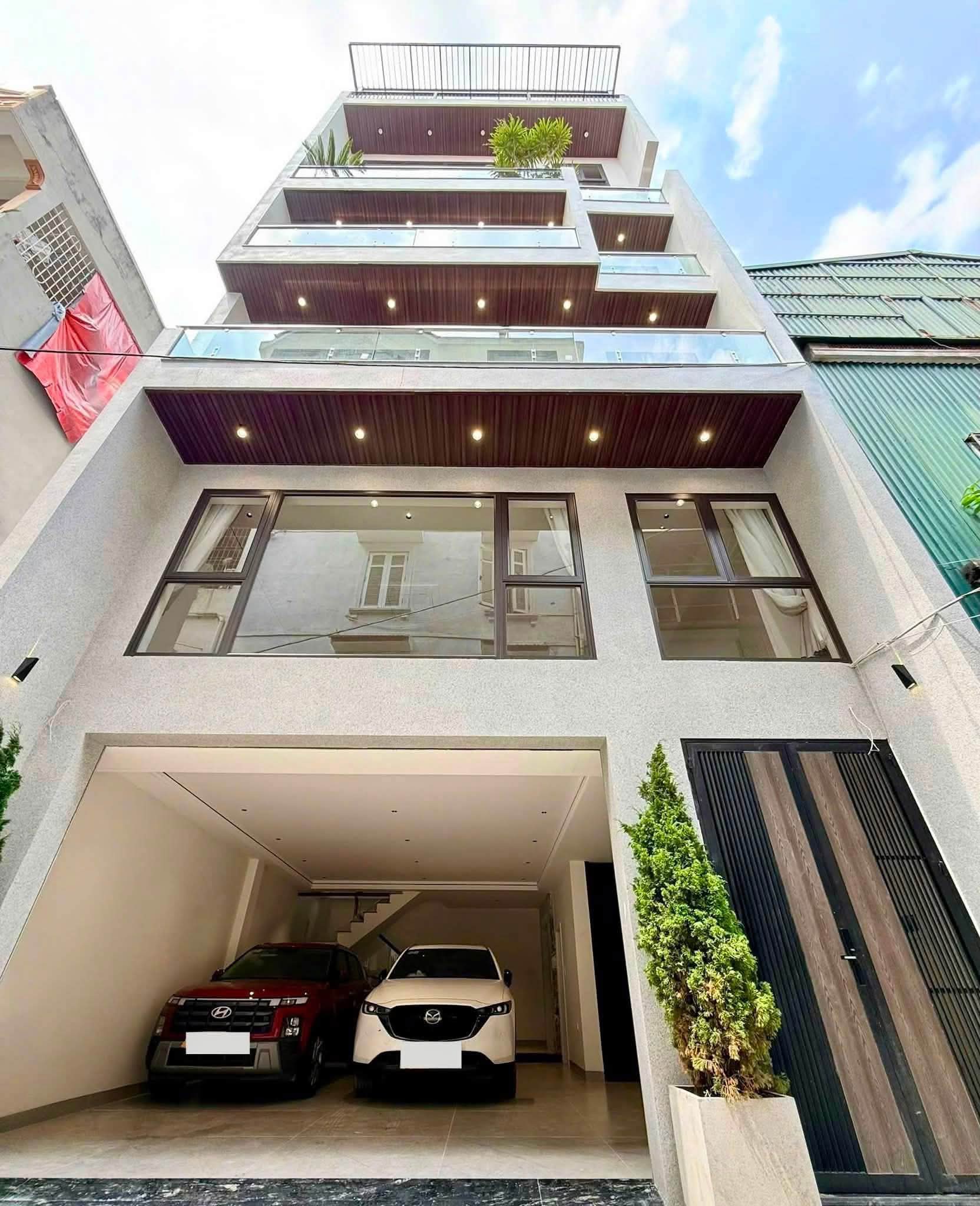 Nhà Nguyễn Sơn 7 tầng hiện đại, gara rộng rãi, tiện nghi đỉnh cao