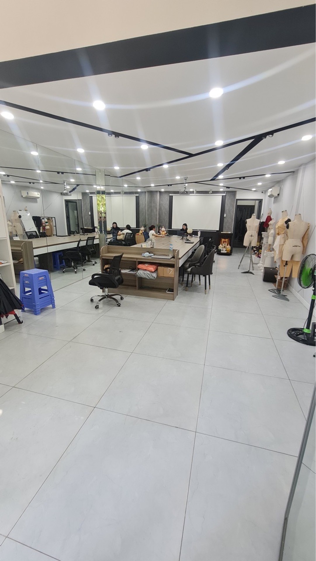Nhà mặt phố Tân Phú 5 tầng, thang máy, giá 14,3 tỷ