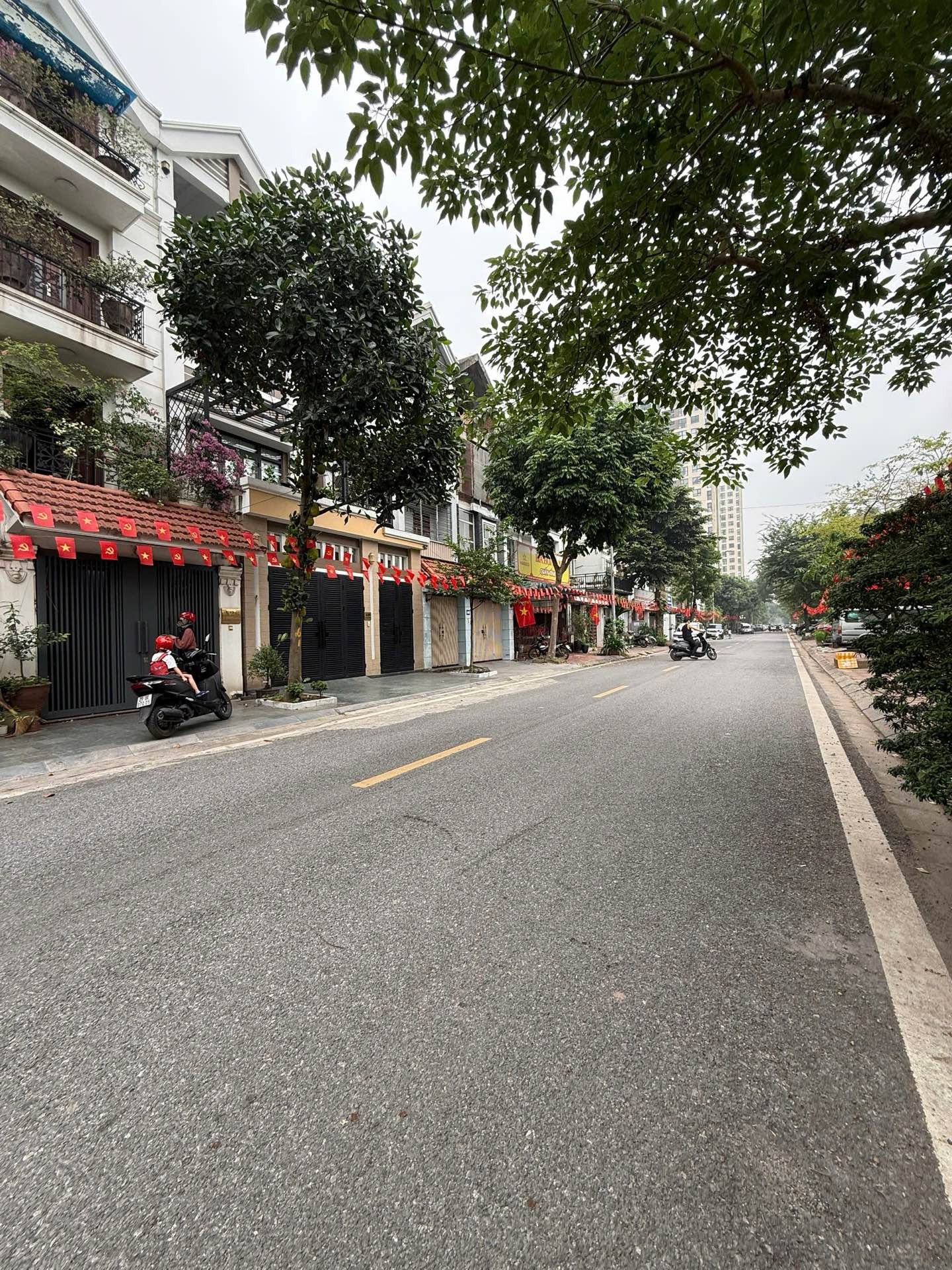 BÁN BIỆT THỰ VIỆT HƯNG 120M2- 4 TẦNG MẶT PHỐ - KINH DOANH, DÒNG TIỀN - 47.5 Tỷ