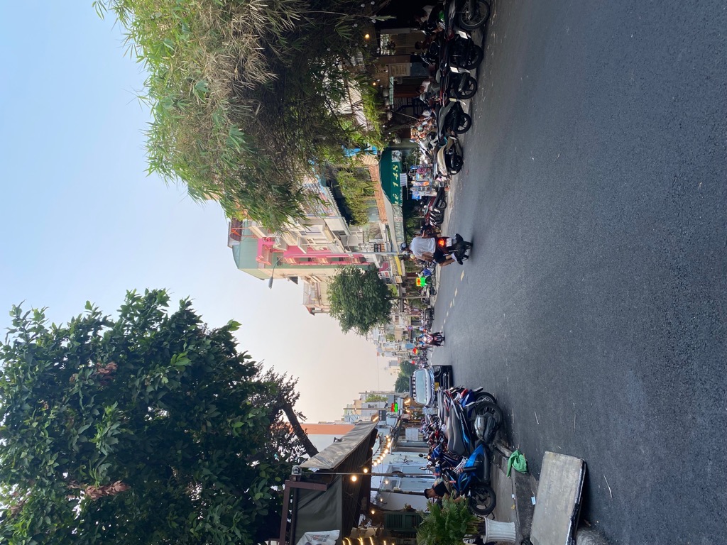 Nhà 5 tầng tiện nghi, 12 phòng thuê giá cao trung tâm Quận 10