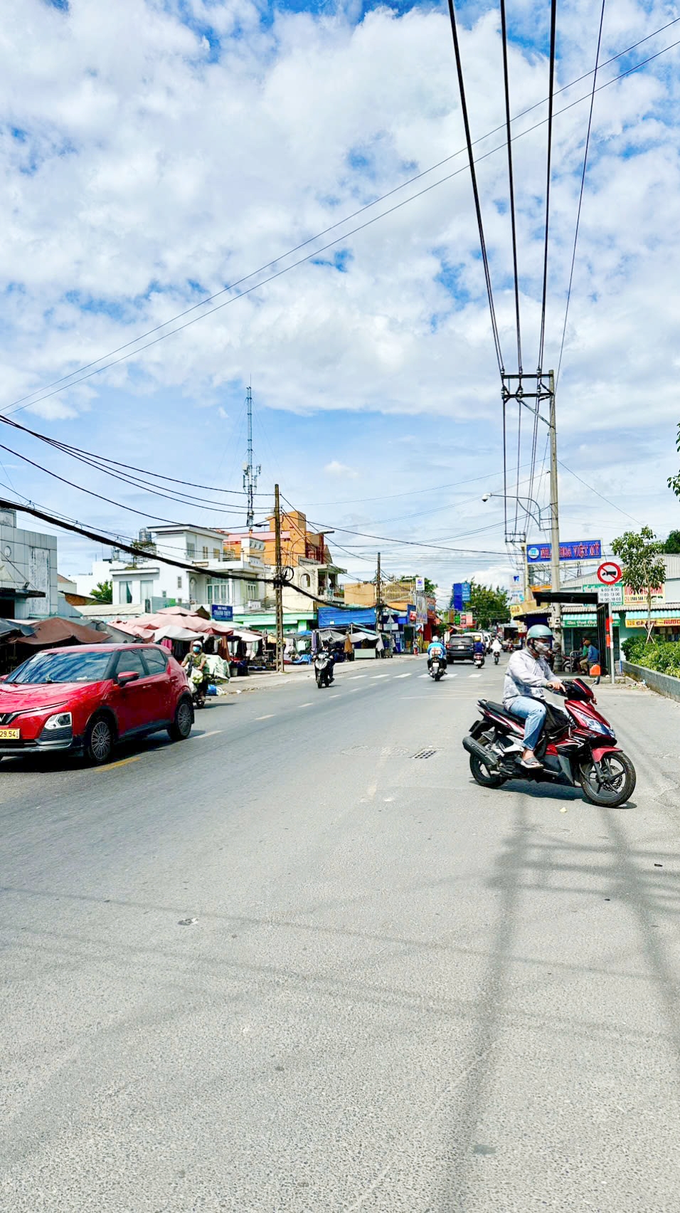 Hai căn nhà liền kề đường 8m trong khu dân cư an ninh, giá hấp dẫn