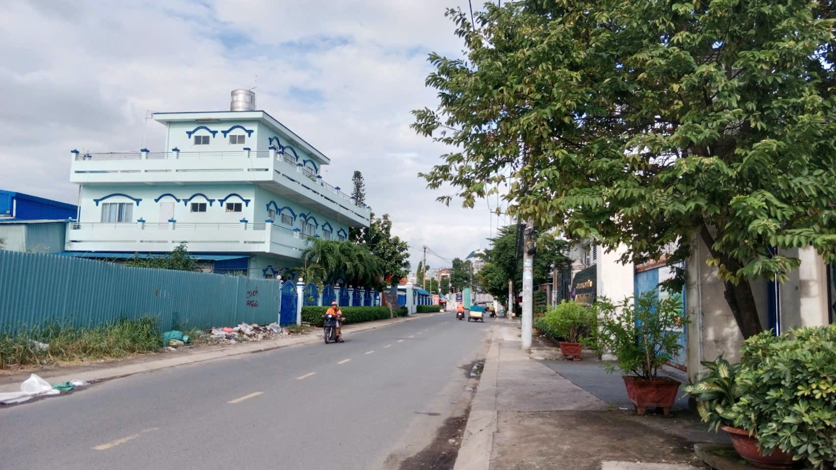 Nhà lô góc mặt tiền kinh doanh cực đỉnh, 2 tầng giá hợp lý