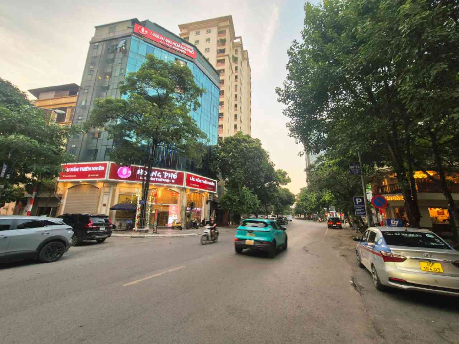 Bán Nhà 7 tầng thang máy tại Nguyễn Thị Định, ngõ rộng ô tô đỗ cửa, kinh doanh hiệu quả , hơn 19 tỷ