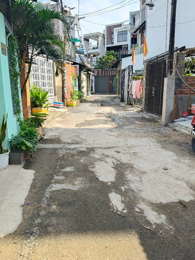 Bán nhà riêng 3 tầng tại phường Trung Mỹ Tây Quận 12, giá 5,5 tỷ, gần đường 4m, nhà xây chắc chắn