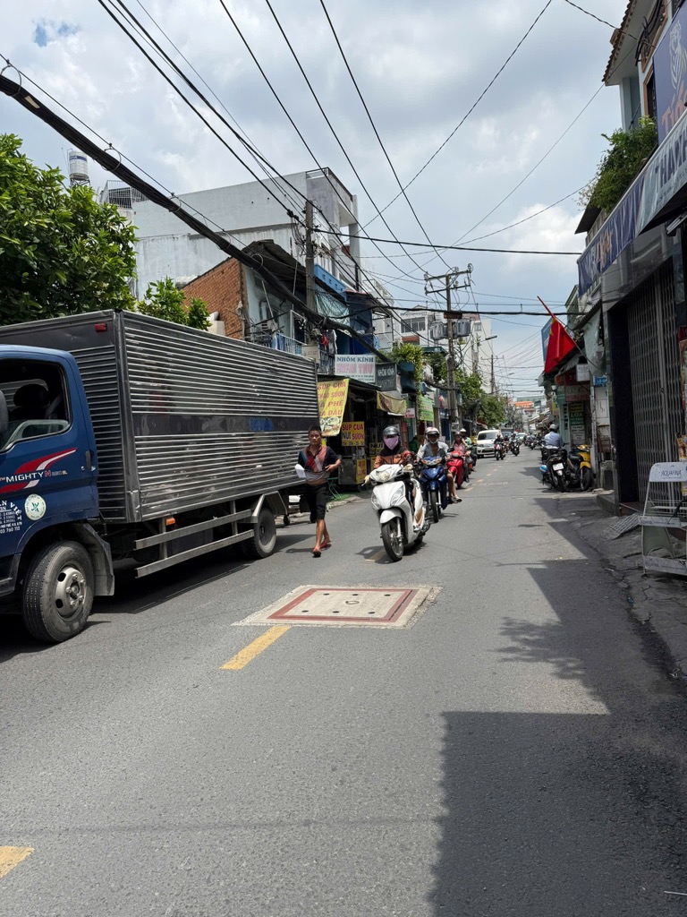Bán nhà 3 tầng mặt tiền 4.2m tại phường 10, quận Tân Bình, giá 6.4 tỷ