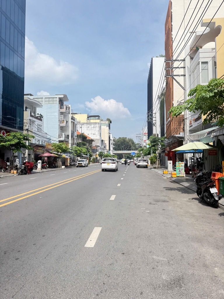 Nhà 4 tầng 5 phòng ngủ Quận 10, giá cực tốt
