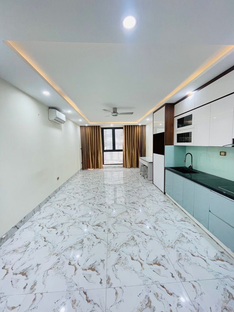 Biệt Thự Phố Cao Cấp Tại Tư Đình Với Thang Máy Và Gara Ô Tô Riêng